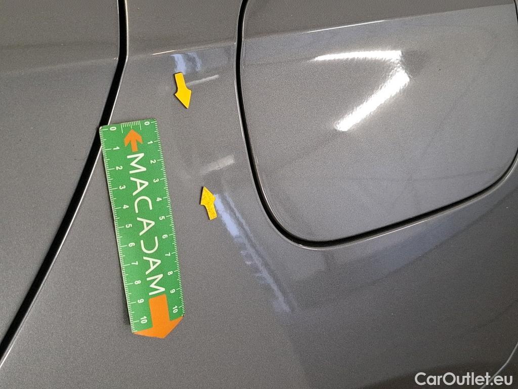  Mercedes  A-Klasse MERCEDES-BENZ Classe A Compact / 2018 / 5P / Berline A 180 AMG Line #6