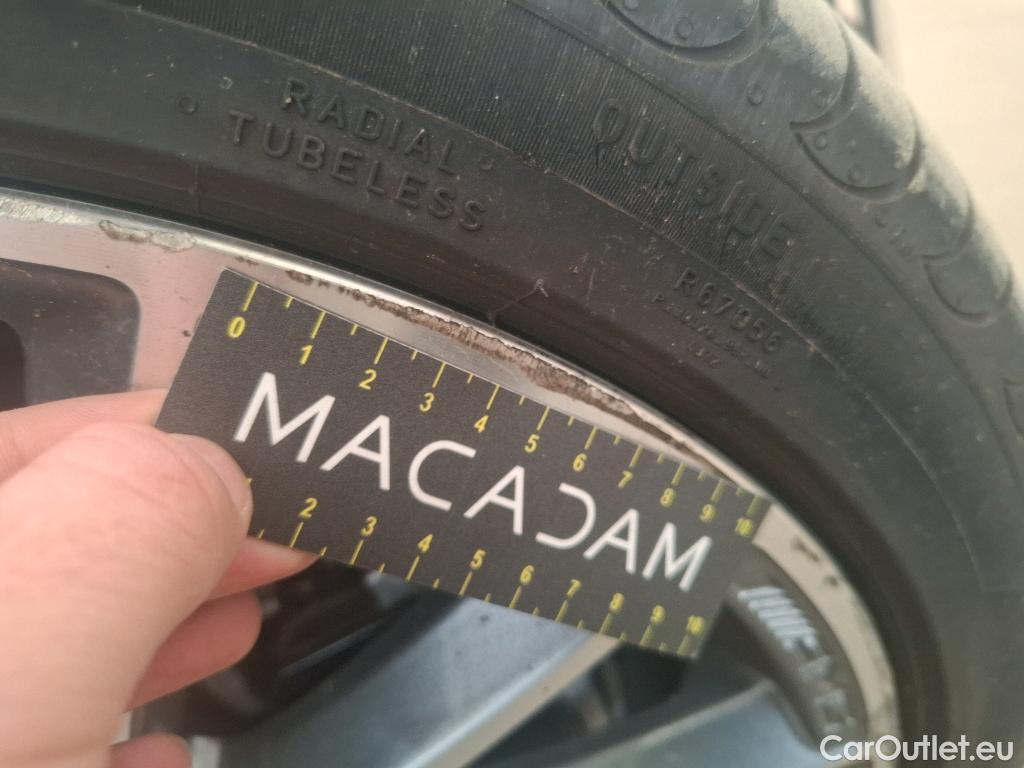  Mercedes  A-Klasse MERCEDES-BENZ Classe A Berline / 2018 / 4P / Berline A 250 e AMG Line 8G-DCT #18