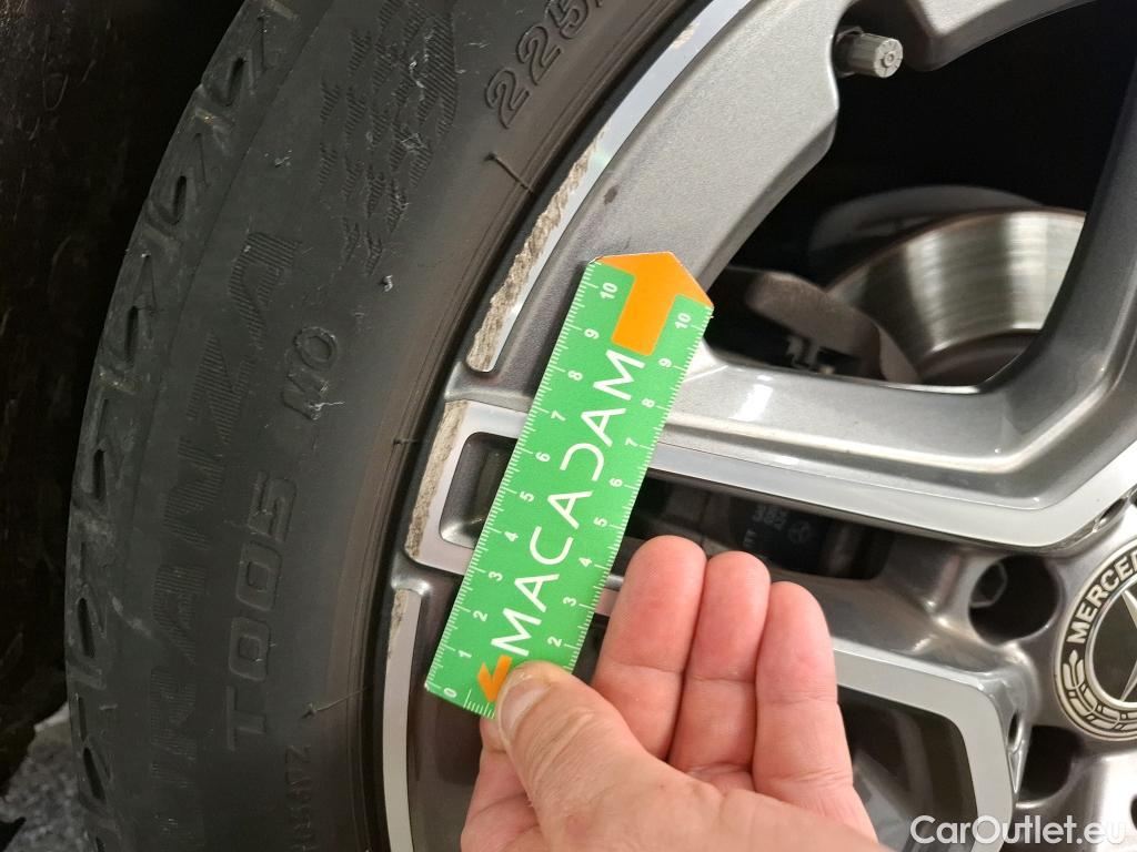  Mercedes  A-Klasse MERCEDES-BENZ Classe A Compact / 2018 / 5P / Berline A 180 AMG Line #2