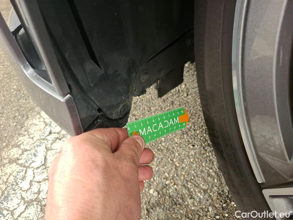  Mercedes  A-Klasse MERCEDES-BENZ Classe A Compact / 2018 / 5P / Berline A 180 AMG Line #16