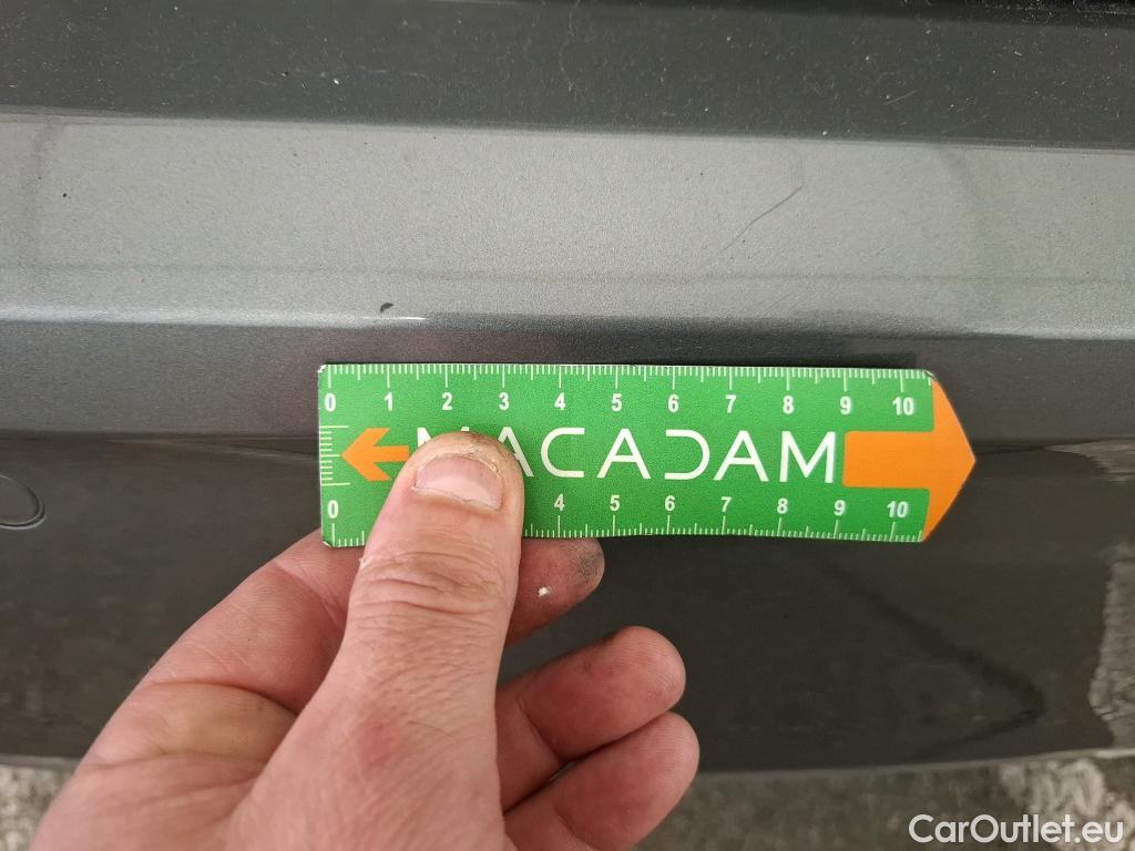  Mercedes  A-Klasse MERCEDES-BENZ Classe A Compact / 2018 / 5P / Berline A 180 AMG Line #32