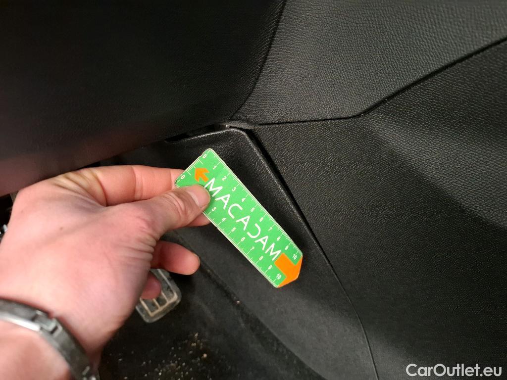  Peugeot  3008  Allure Pack 1.5 HDi 130CV BVA8 E6d #32