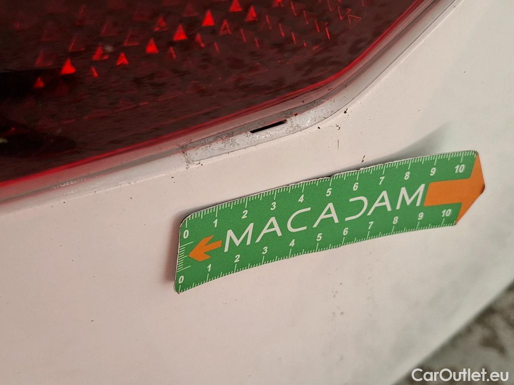  Toyota  Avensis TOYOTA  4p Berline 112 D-4D Active Pro #48