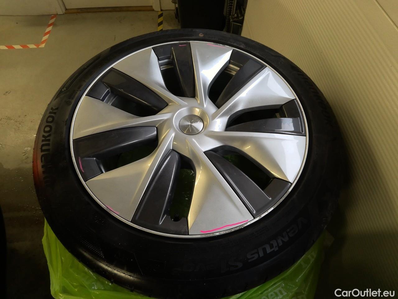  Tesla  Model Y  75kWh Long-Range AWD #1