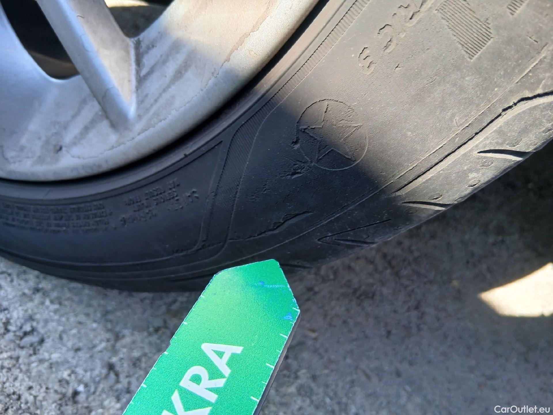  Bmw  Serie 1 BMW  / 2019 / 5P / berlina con portón 118i #49