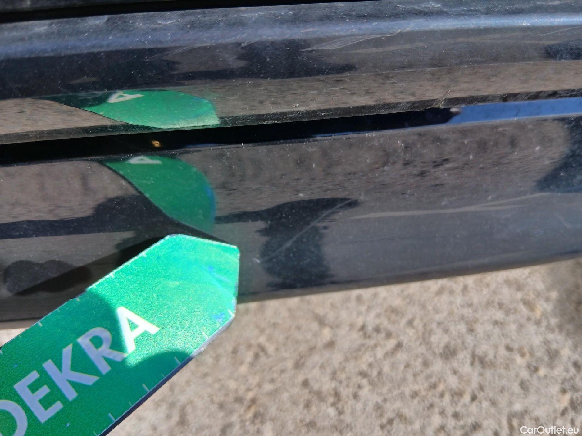  Bmw  Serie 1 BMW  / 2019 / 5P / berlina con portón 118i #38