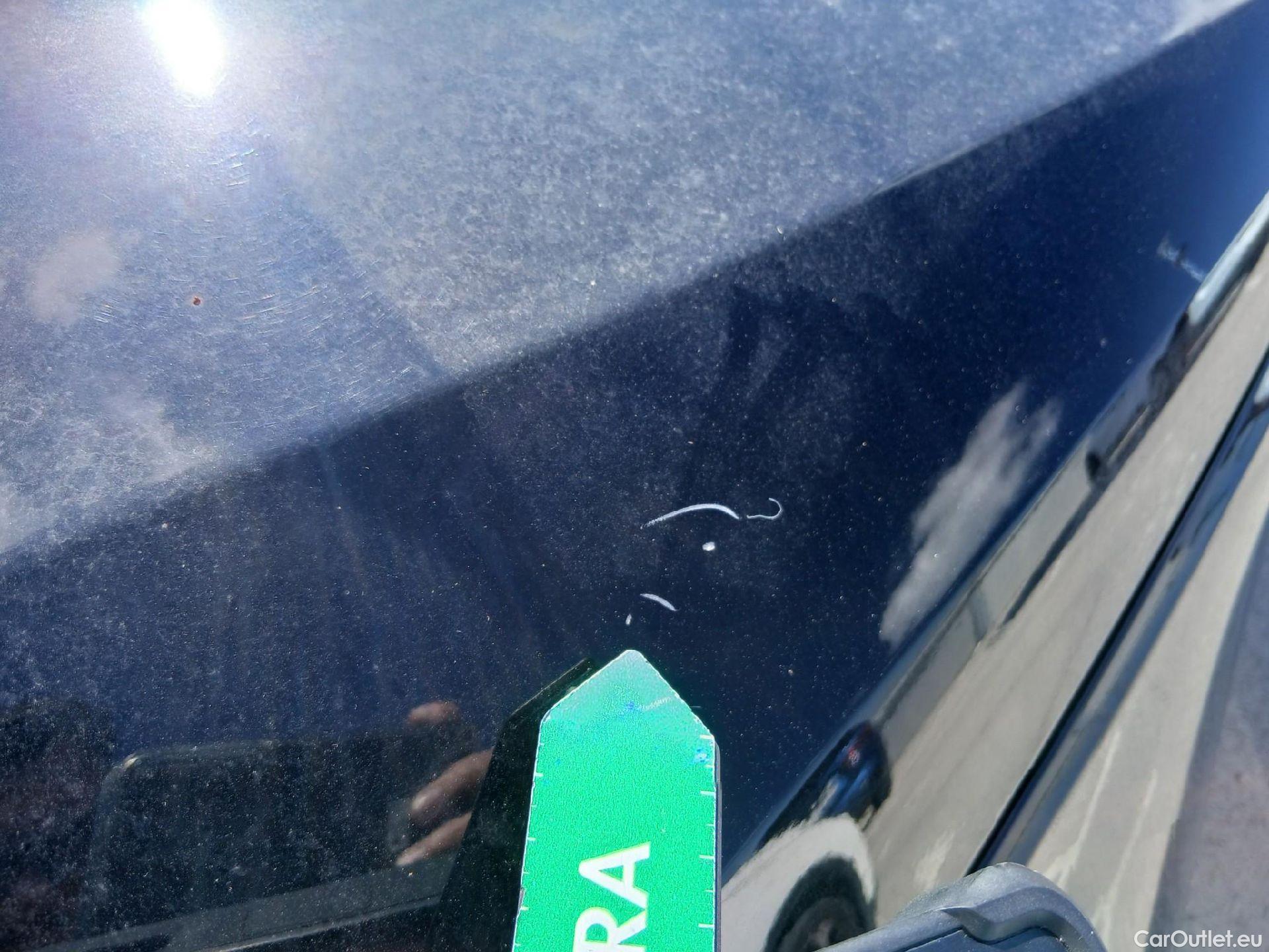  Bmw  Serie 1 BMW  / 2019 / 5P / berlina con portón 118i #6