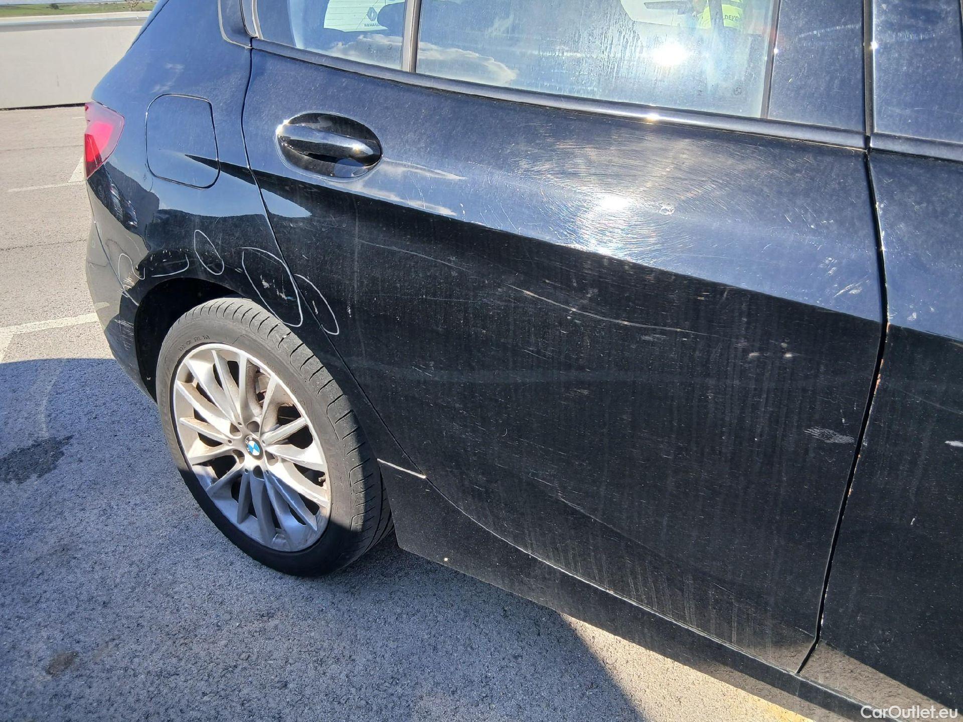  Bmw  Serie 1 BMW  / 2019 / 5P / berlina con portón 118i #52