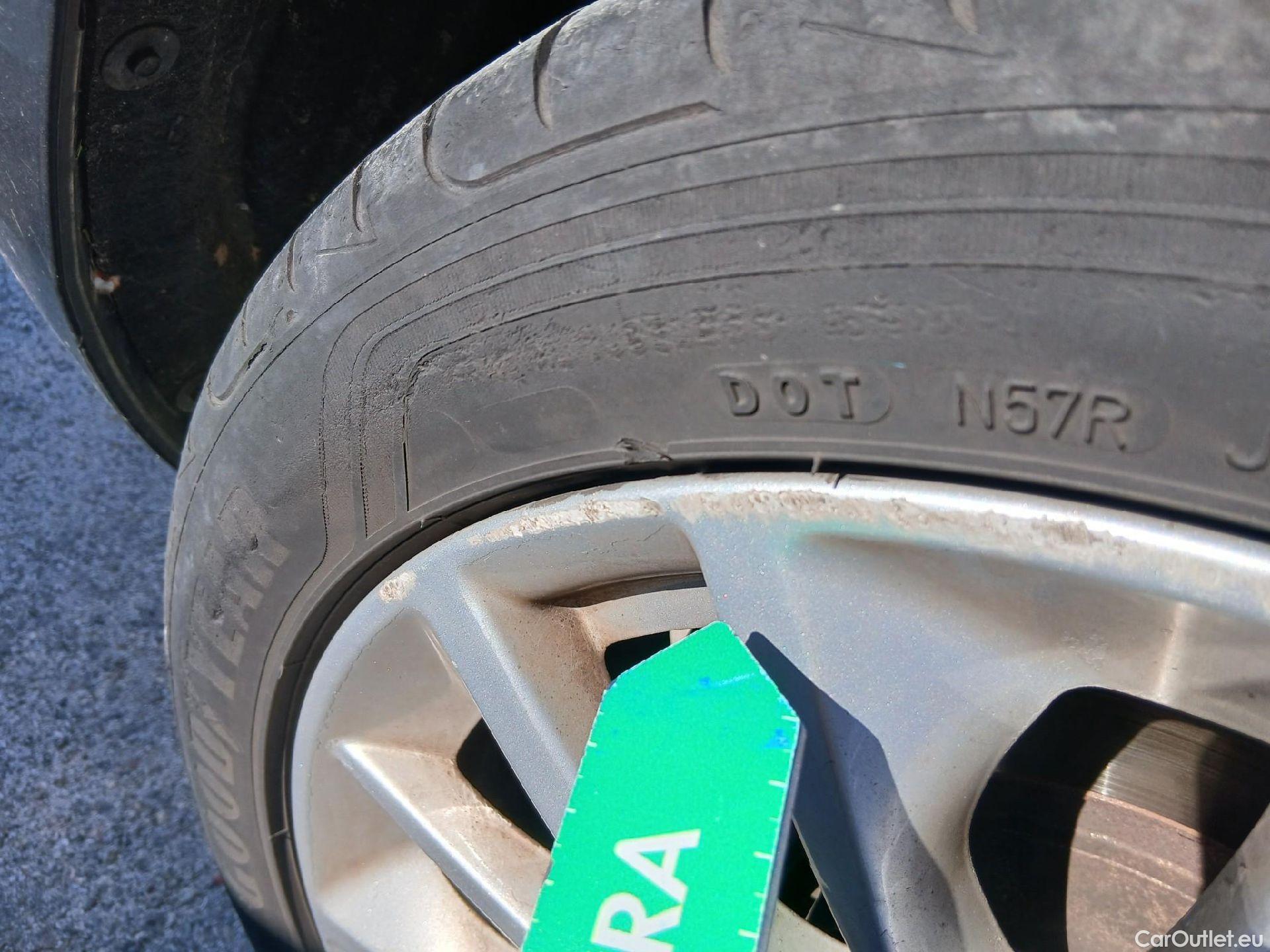  Bmw  Serie 1 BMW  / 2019 / 5P / berlina con portón 118i #47