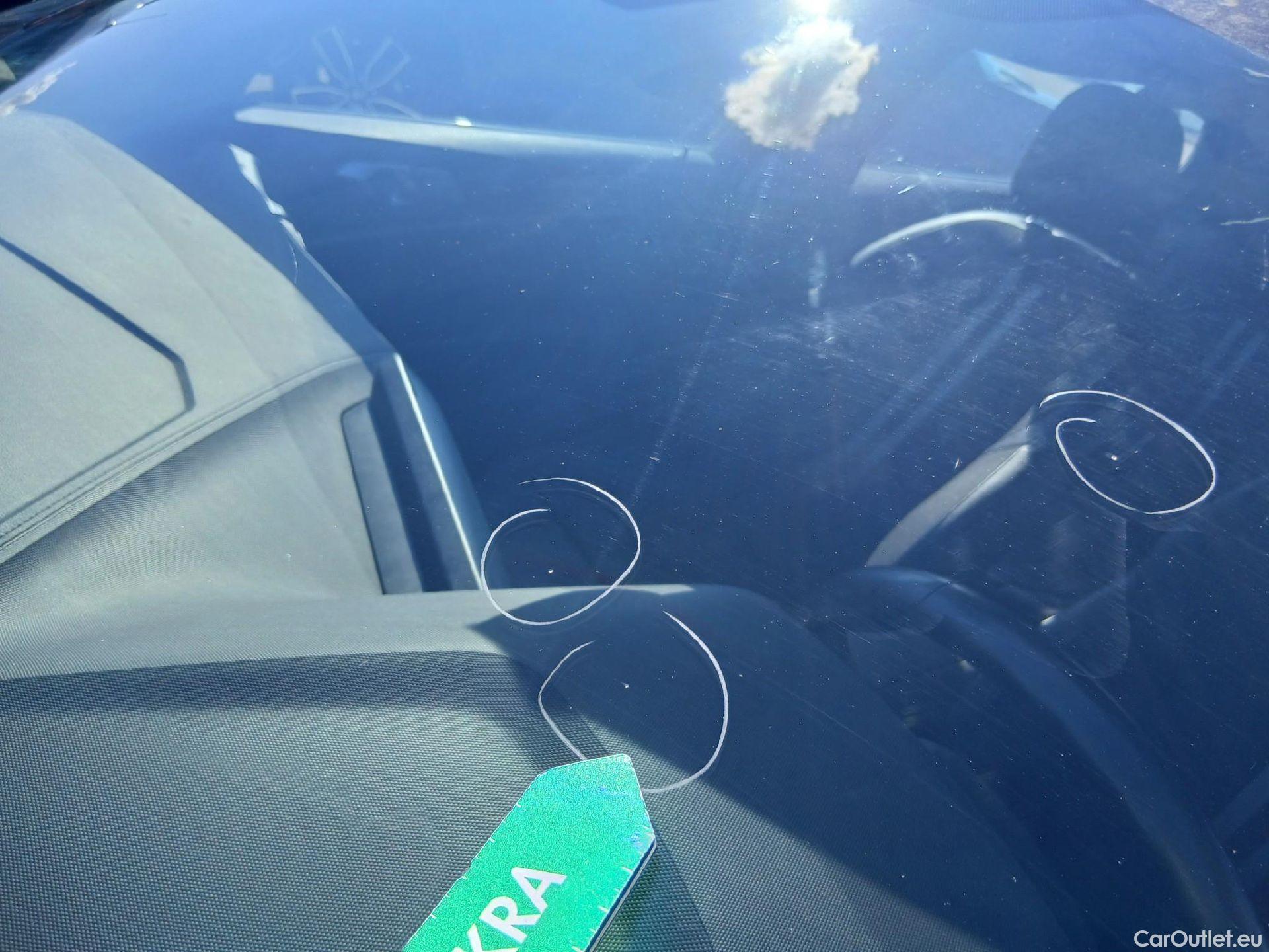  Bmw  Serie 1 BMW  / 2019 / 5P / berlina con portón 118i #4