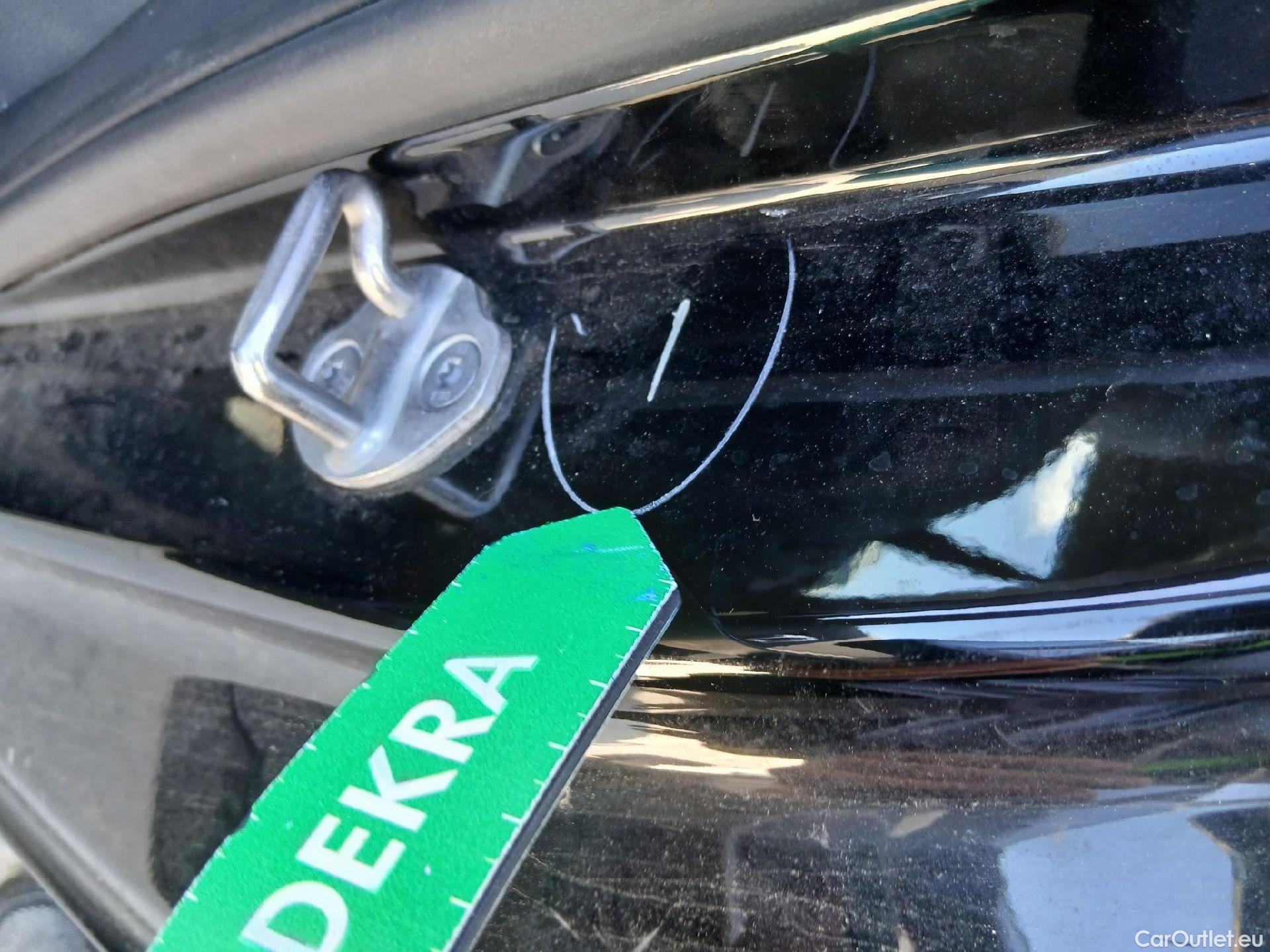  Bmw  Serie 1 BMW  / 2019 / 5P / berlina con portón 118i #30