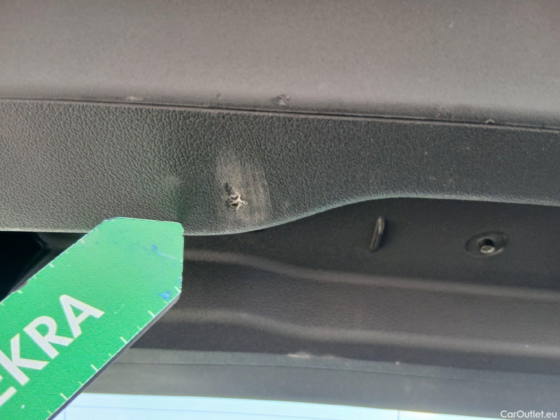  Bmw  Serie 1 BMW  / 2019 / 5P / berlina con portón 118i #40