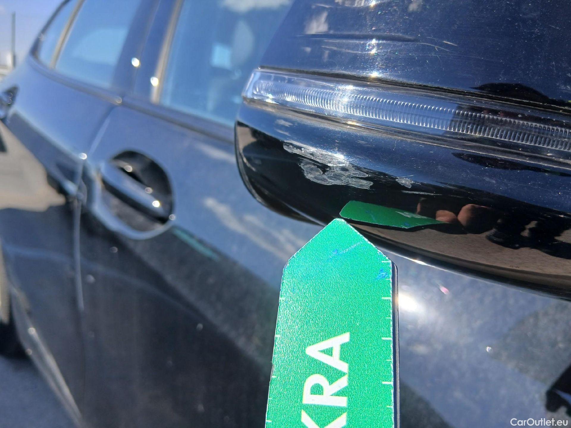  Bmw  Serie 1 BMW  / 2019 / 5P / berlina con portón 118i #61