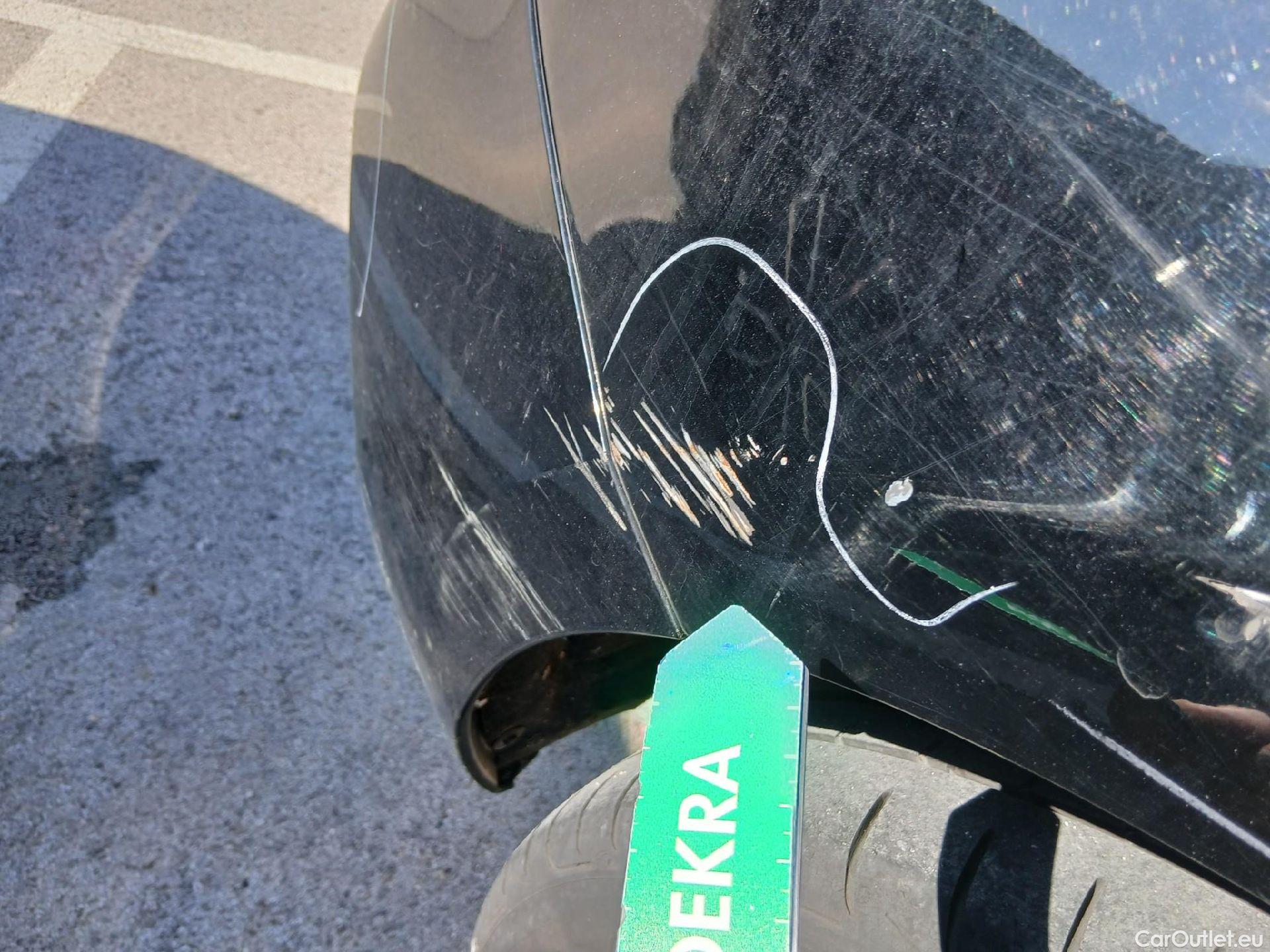  Bmw  Serie 1 BMW  / 2019 / 5P / berlina con portón 118i #51