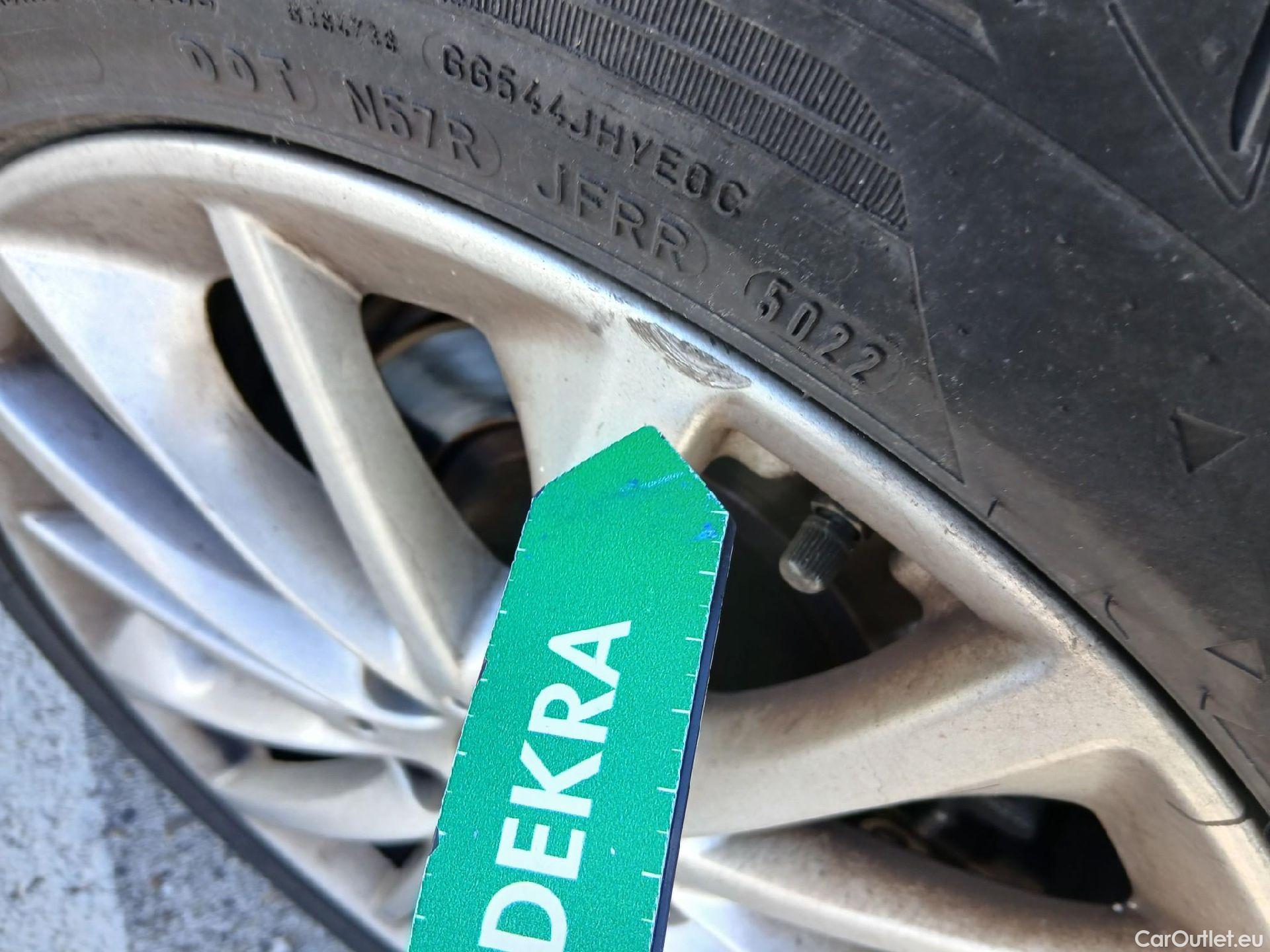  Bmw  Serie 1 BMW  / 2019 / 5P / berlina con portón 118i #45