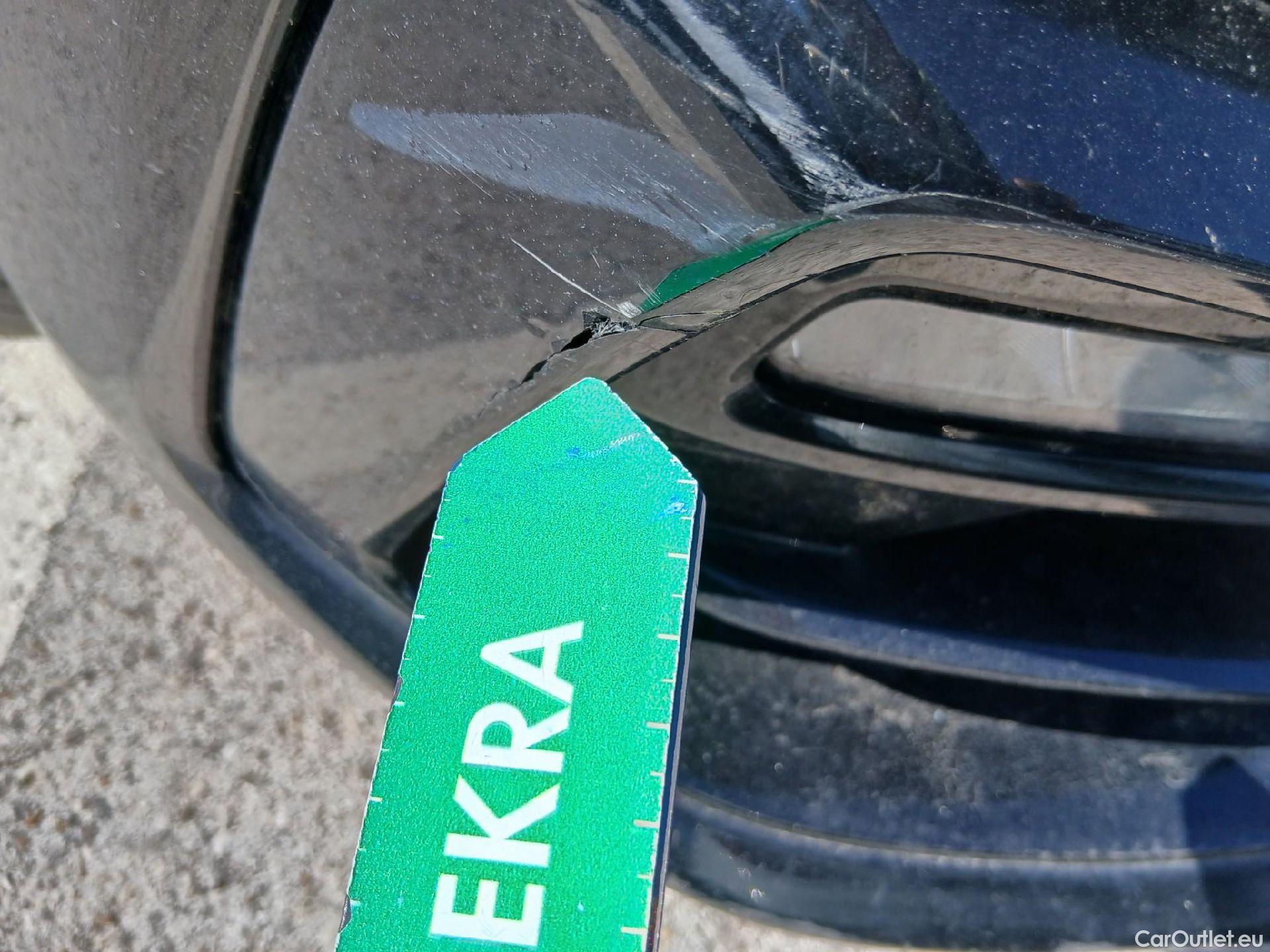  Bmw  Serie 1 BMW  / 2019 / 5P / berlina con portón 118i #10