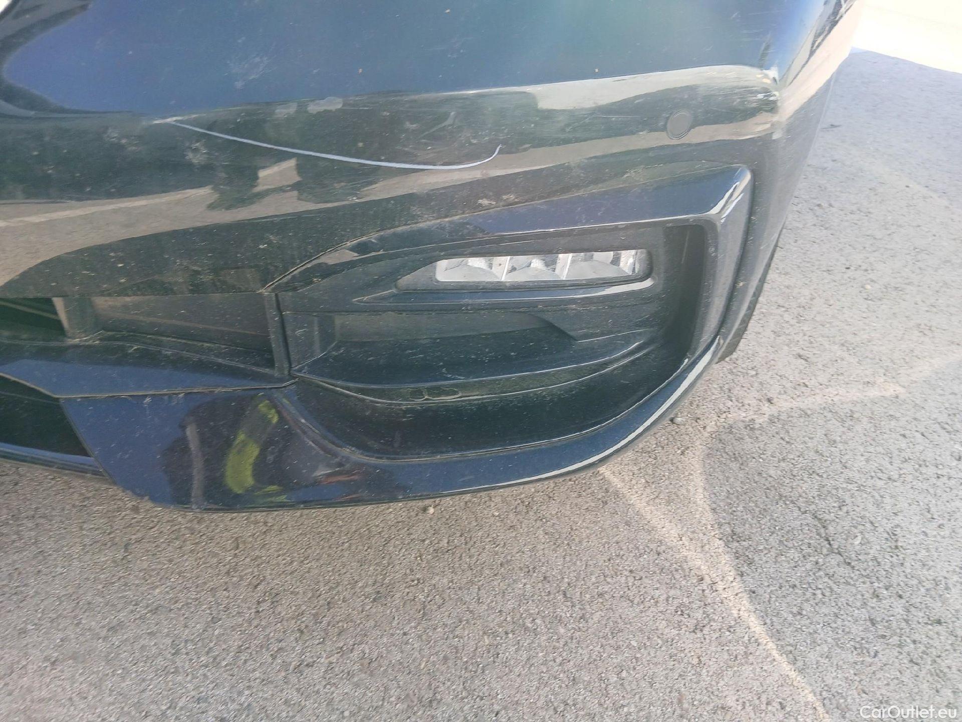  Bmw  Serie 1 BMW  / 2019 / 5P / berlina con portón 118i #12