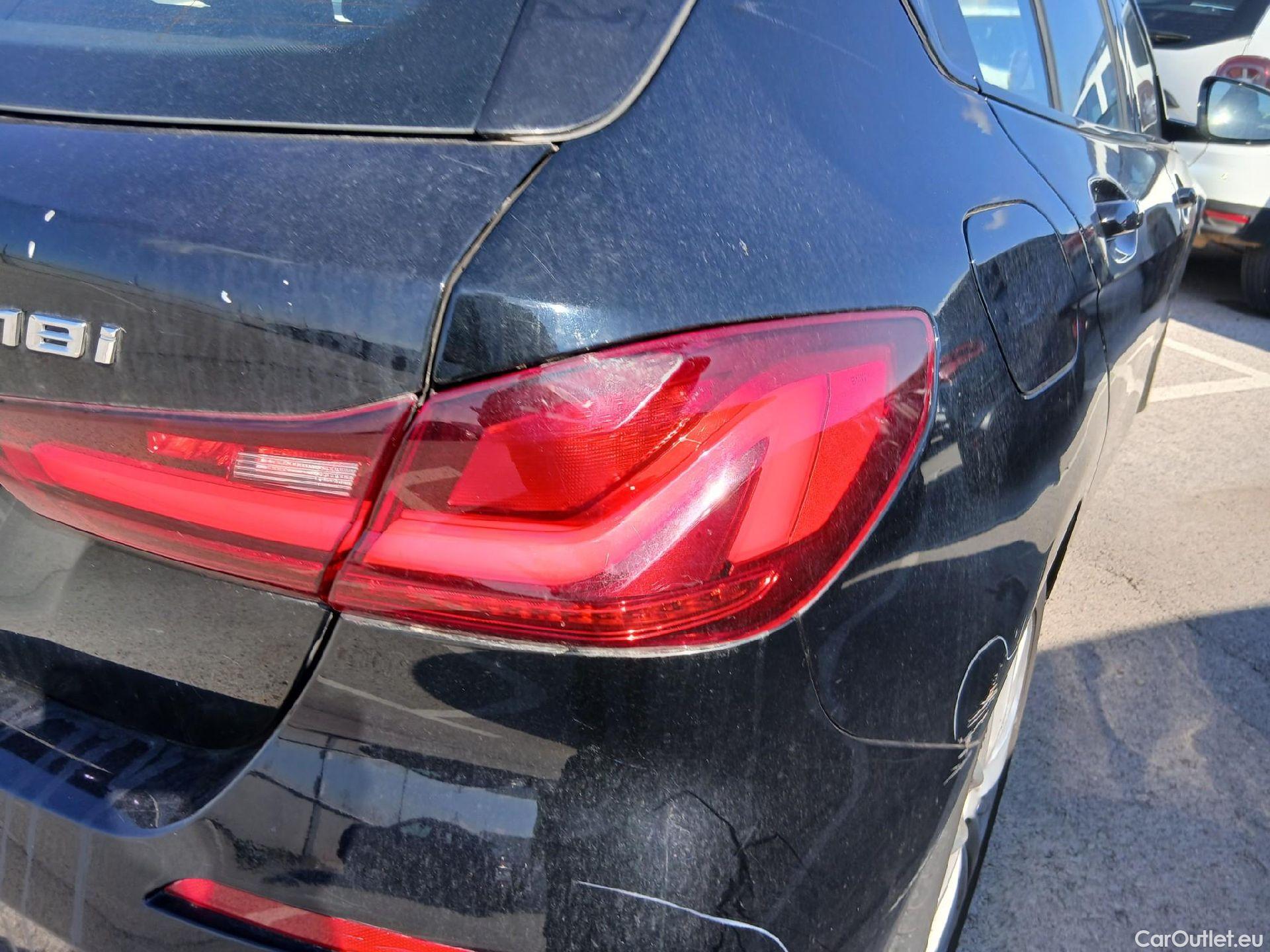  Bmw  Serie 1 BMW  / 2019 / 5P / berlina con portón 118i #42