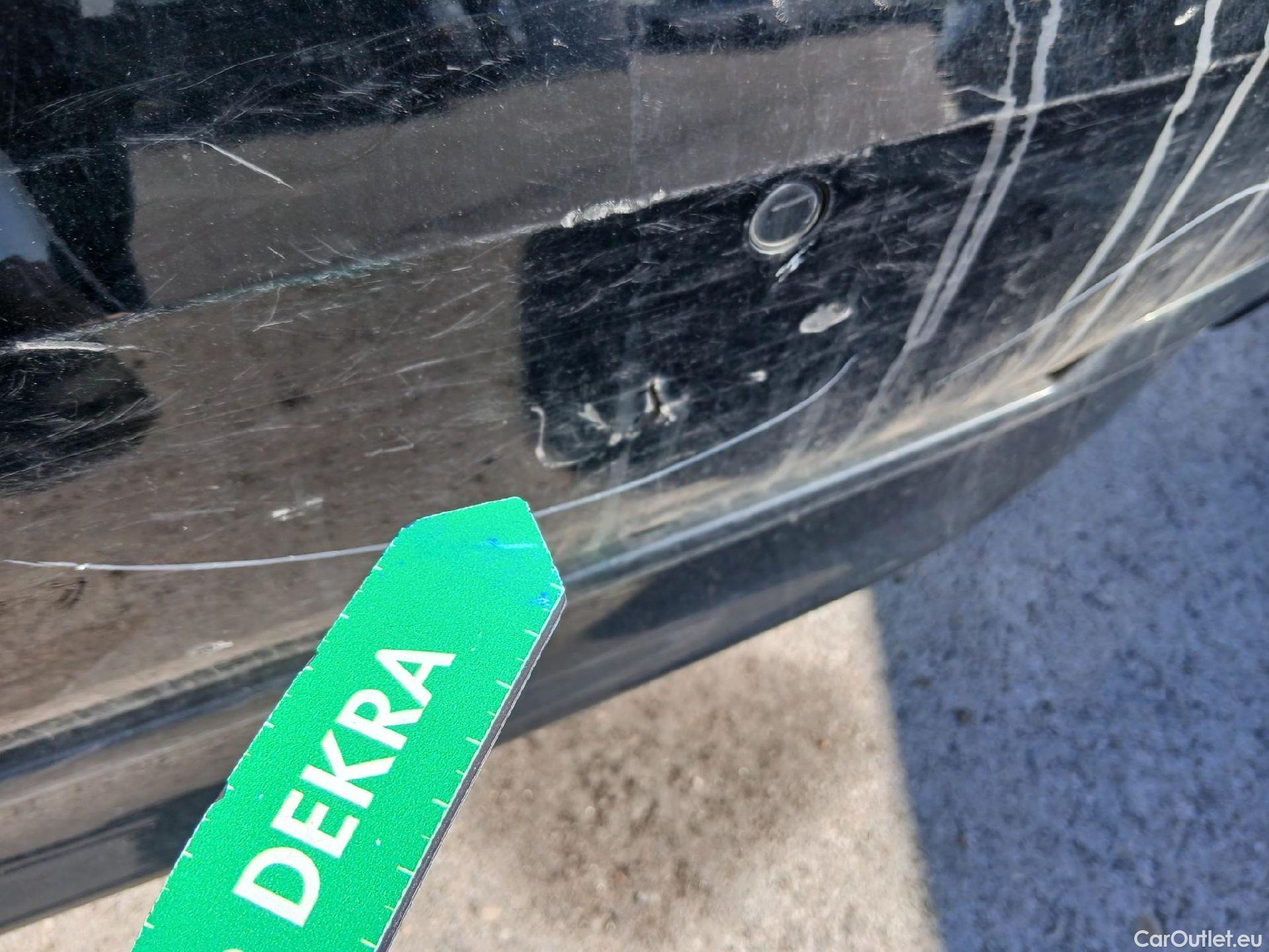  Bmw  Serie 1 BMW  / 2019 / 5P / berlina con portón 118i #35