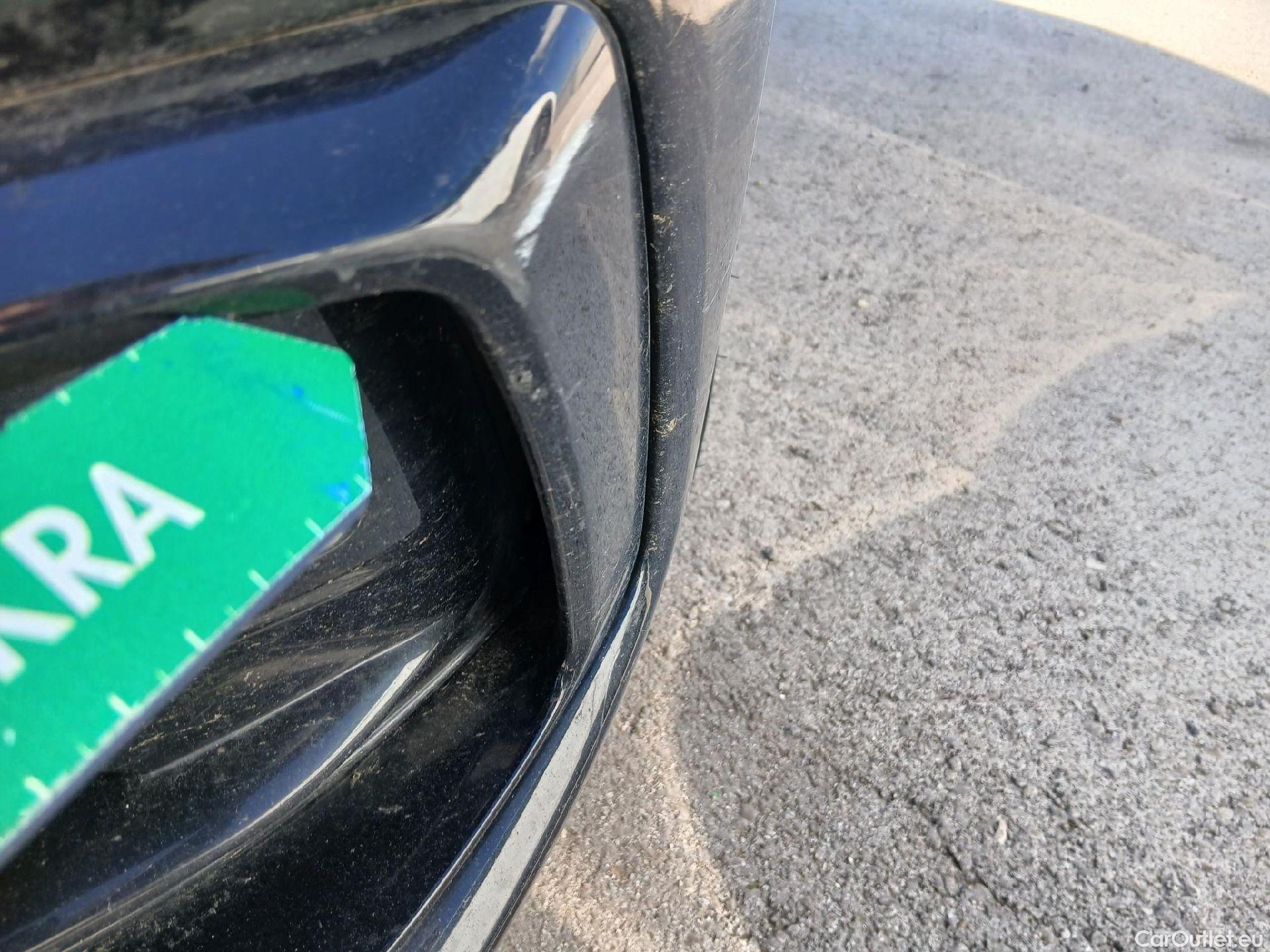  Bmw  Serie 1 BMW  / 2019 / 5P / berlina con portón 118i #11