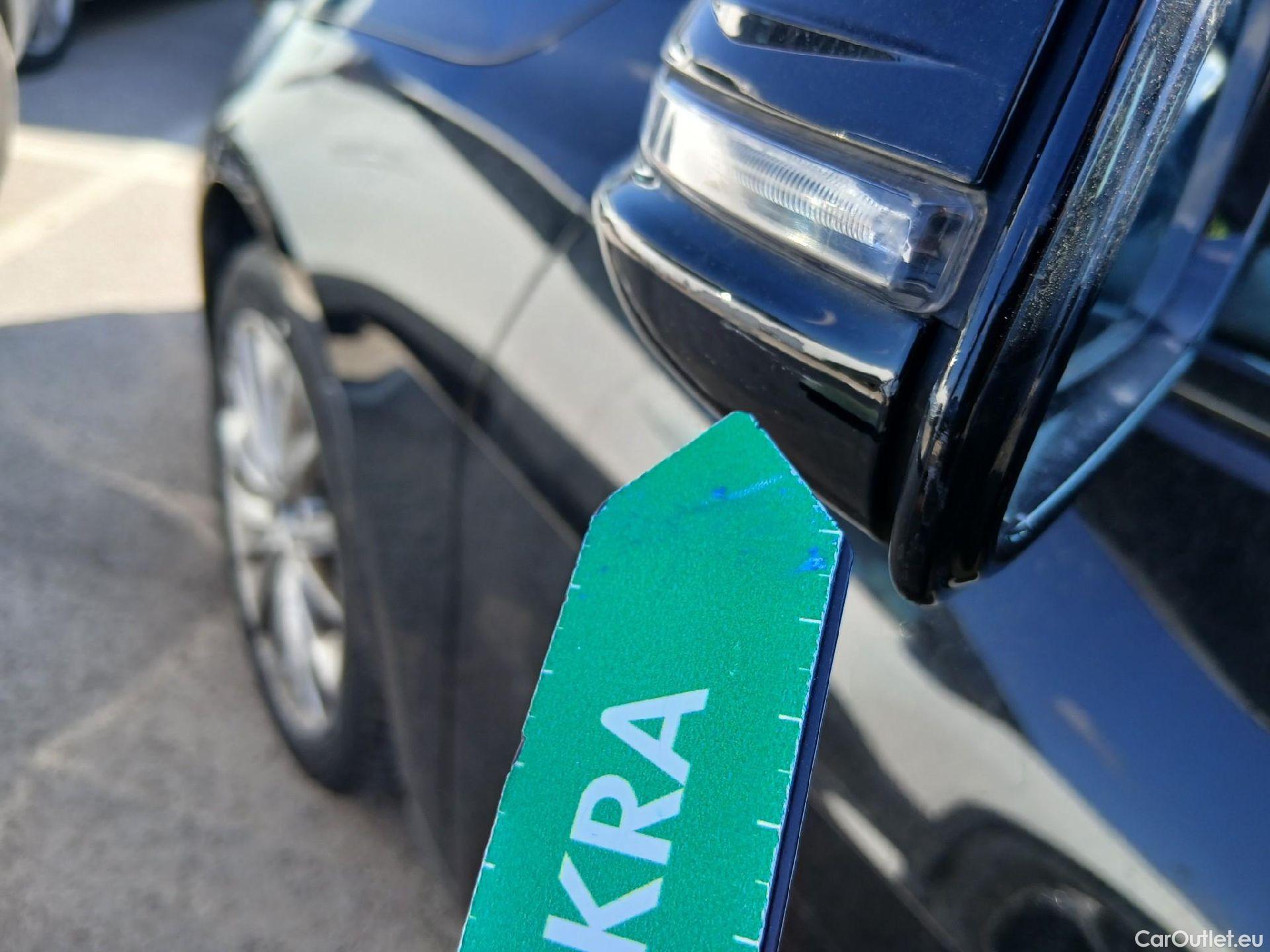  Bmw  Serie 1 BMW  / 2019 / 5P / berlina con portón 118i #18