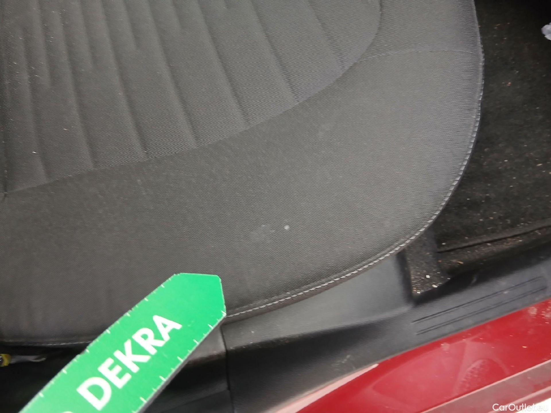  Hyundai  i10 HYUNDAI  / 2020 / 5P / berlina con portón 1.0 Klass #32