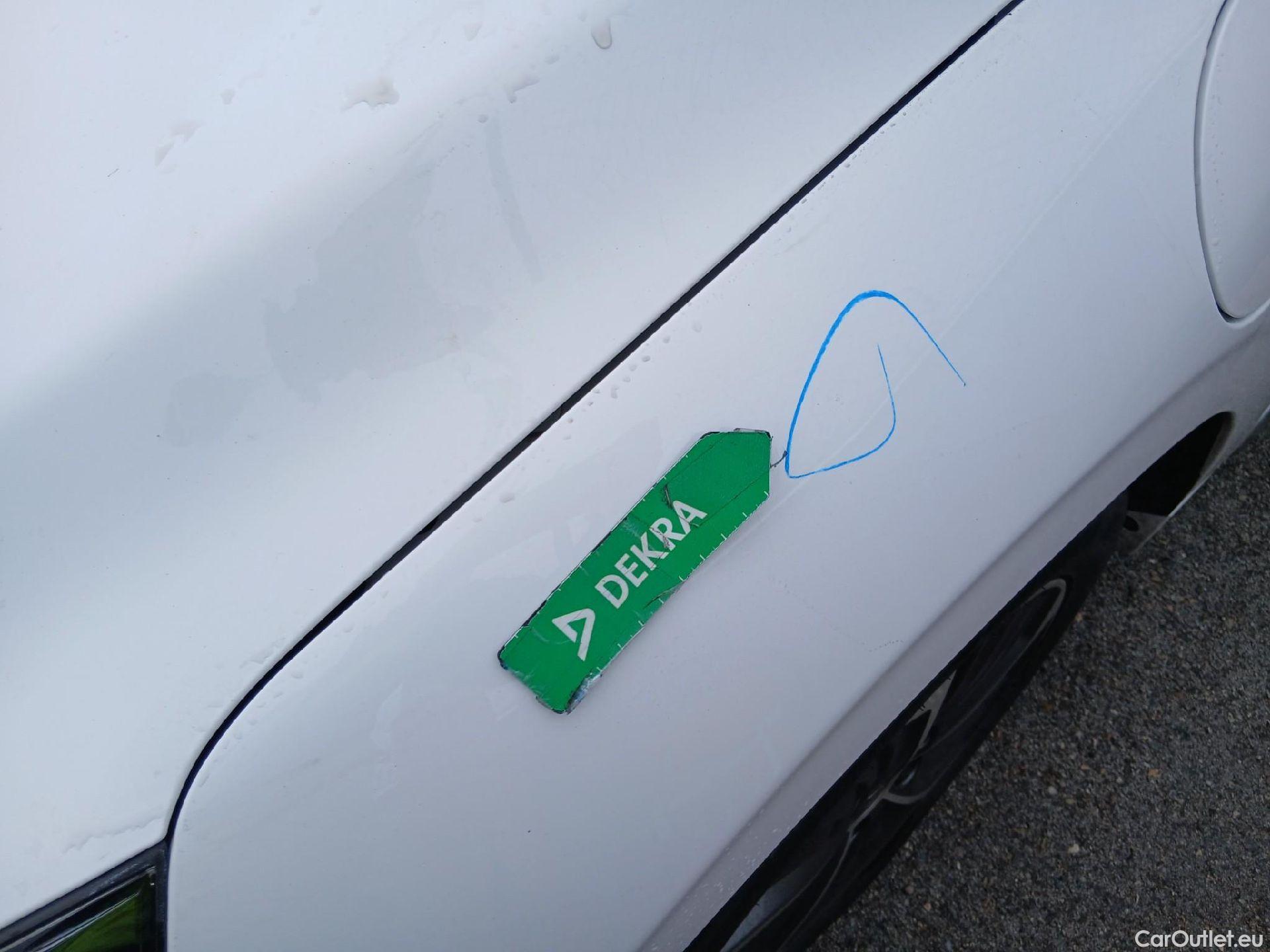  Hyundai   Ioniq HYUNDAI / 2019 / 5P / berlina con portón 1.6 GDI PHEV Tecno DCT #9