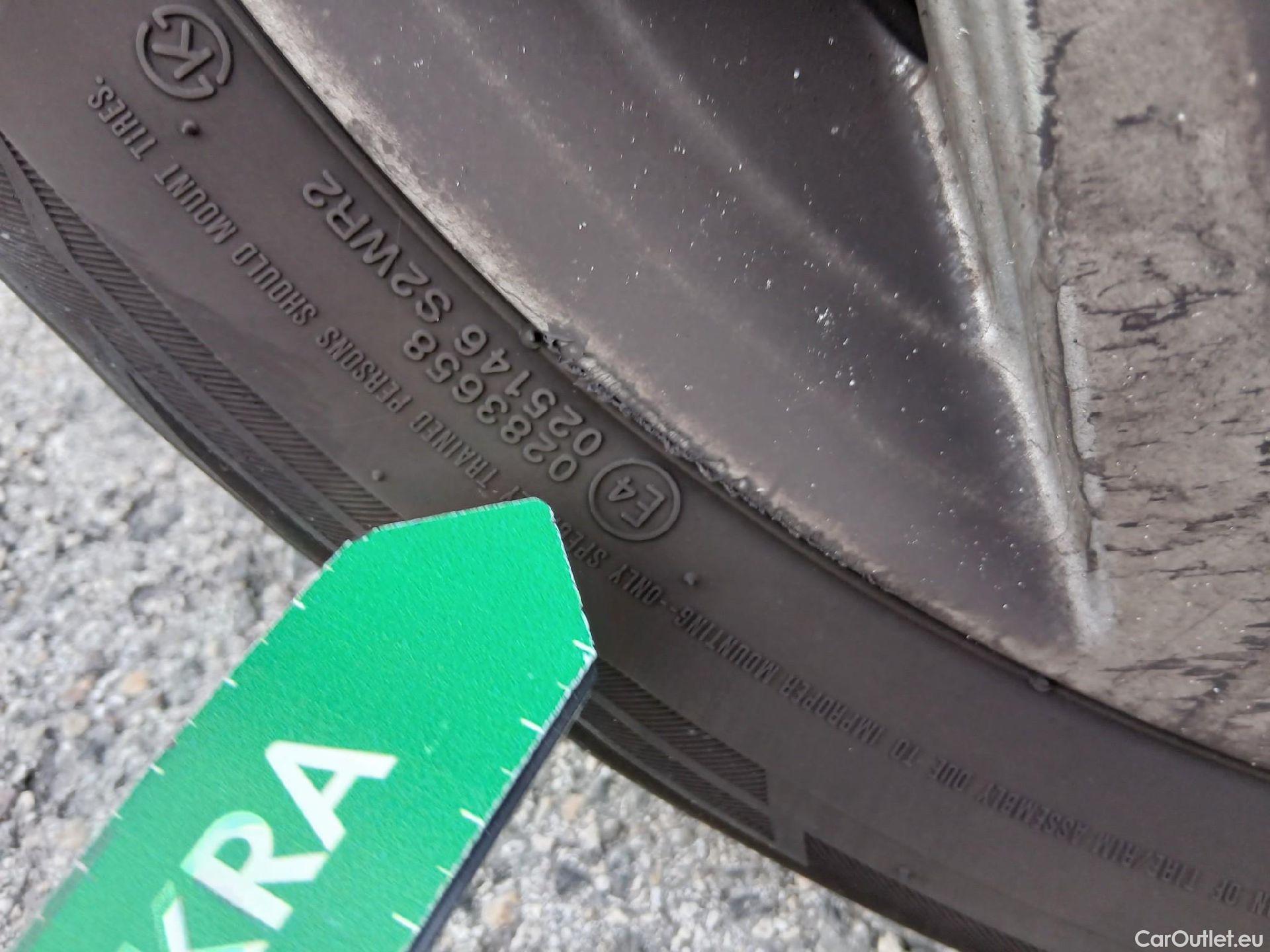  Hyundai  i10 HYUNDAI  / 2020 / 5P / berlina con portón 1.0 Klass #8