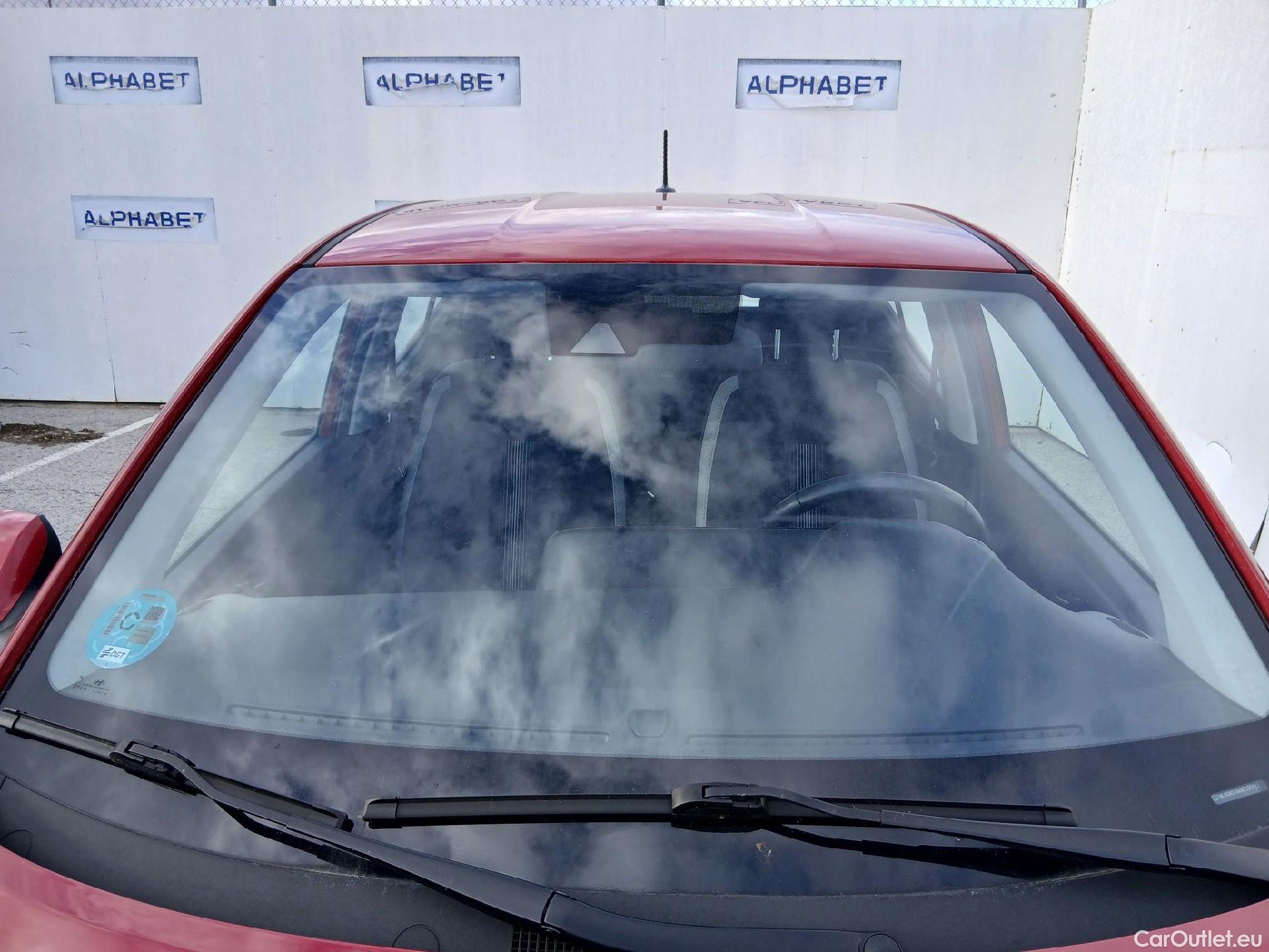  Hyundai  i10 HYUNDAI  / 2020 / 5P / berlina con portón 1.0 Klass #1