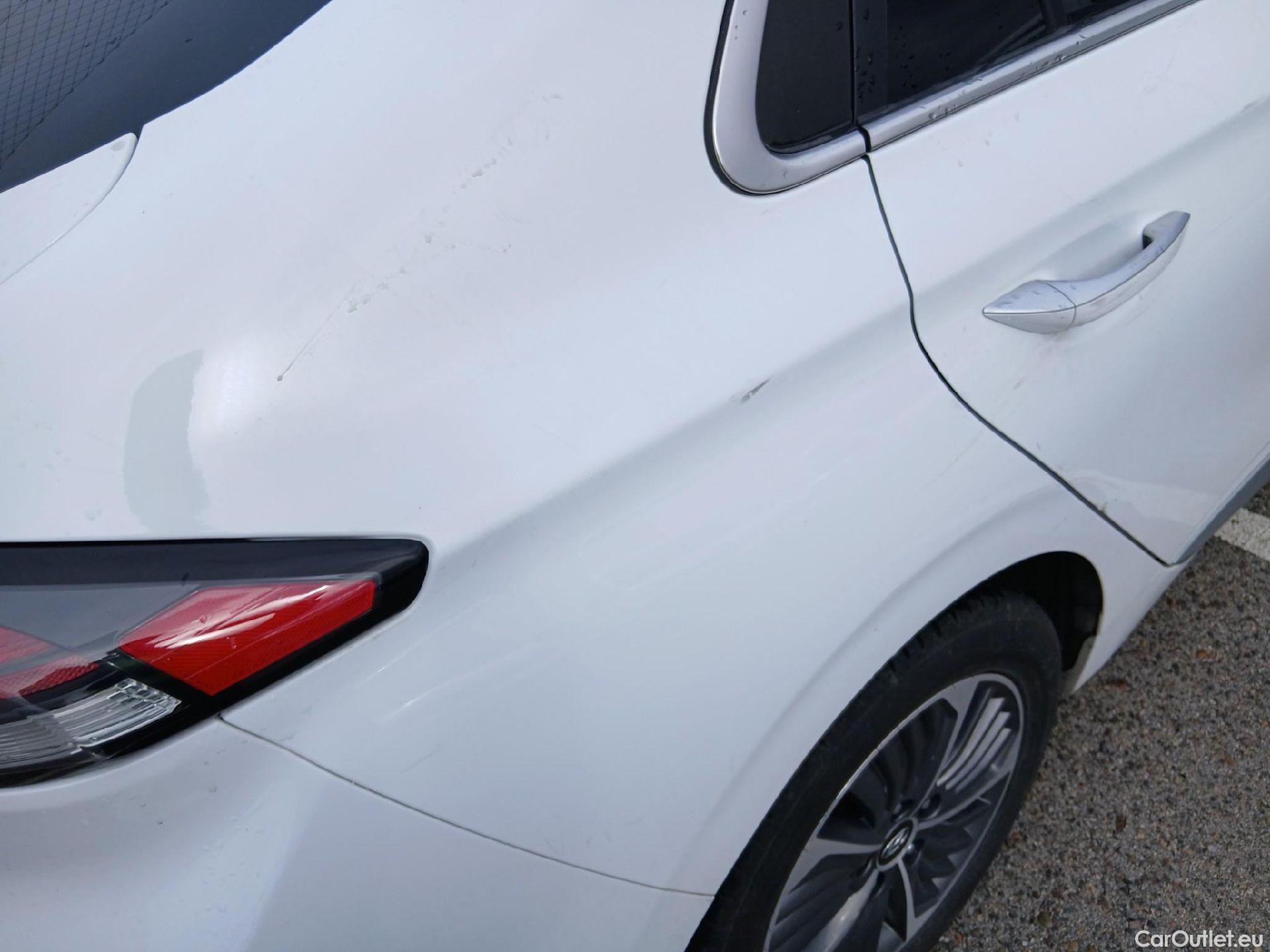  Hyundai   Ioniq HYUNDAI / 2019 / 5P / berlina con portón 1.6 GDI PHEV Tecno DCT #29