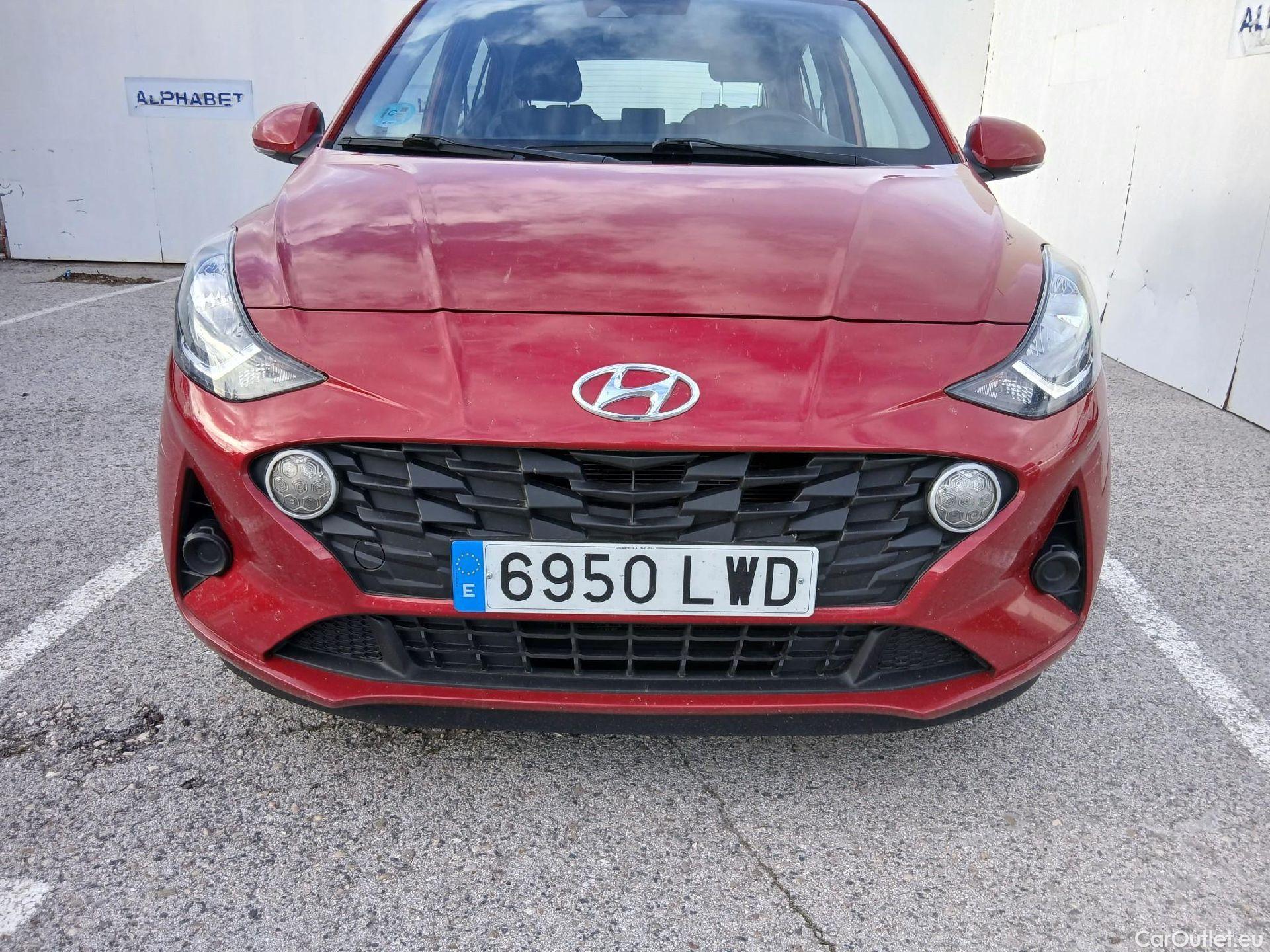  Hyundai  i10 HYUNDAI  / 2020 / 5P / berlina con portón 1.0 Klass #4