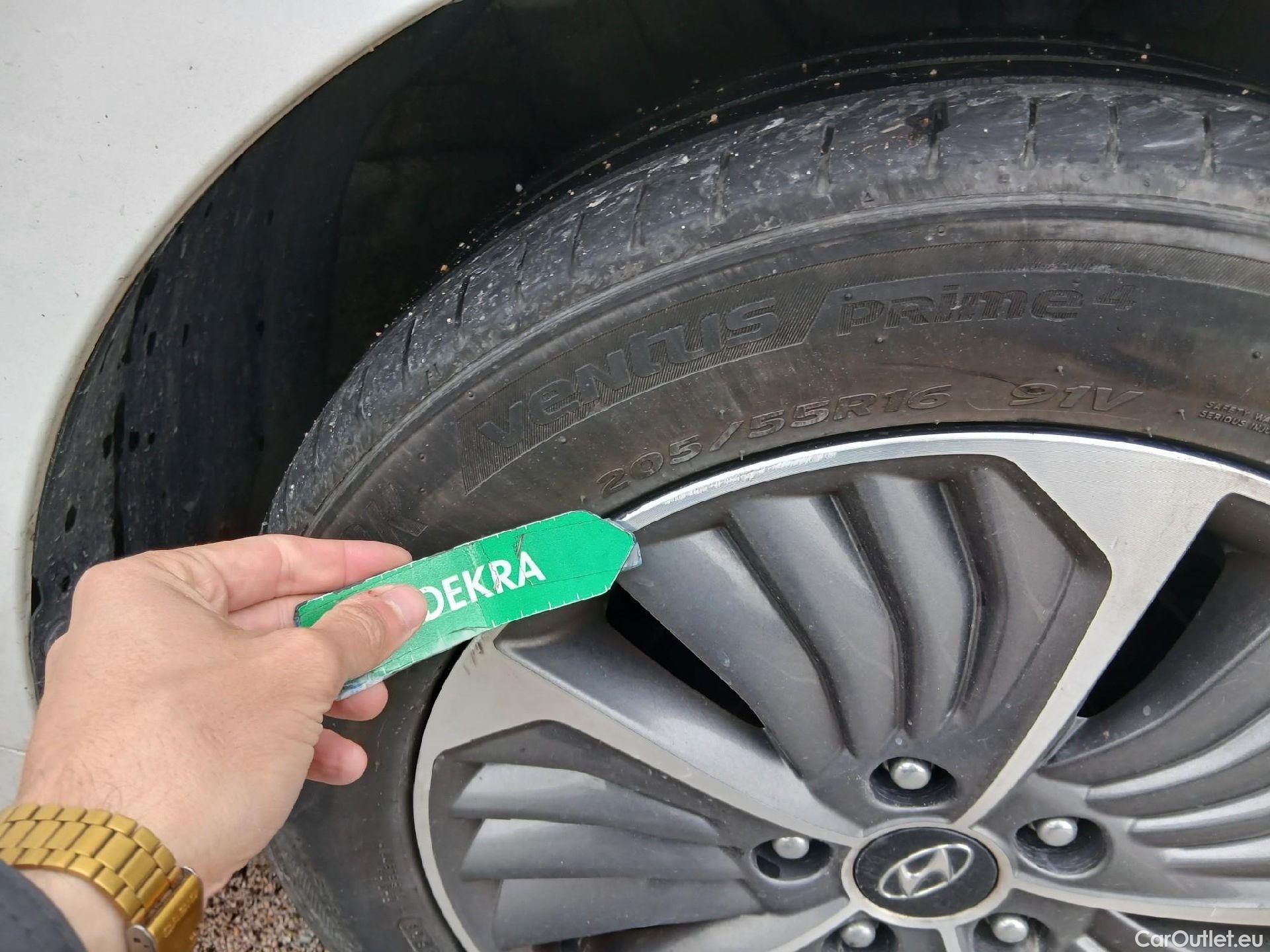  Hyundai   Ioniq HYUNDAI / 2019 / 5P / berlina con portón 1.6 GDI PHEV Tecno DCT #37