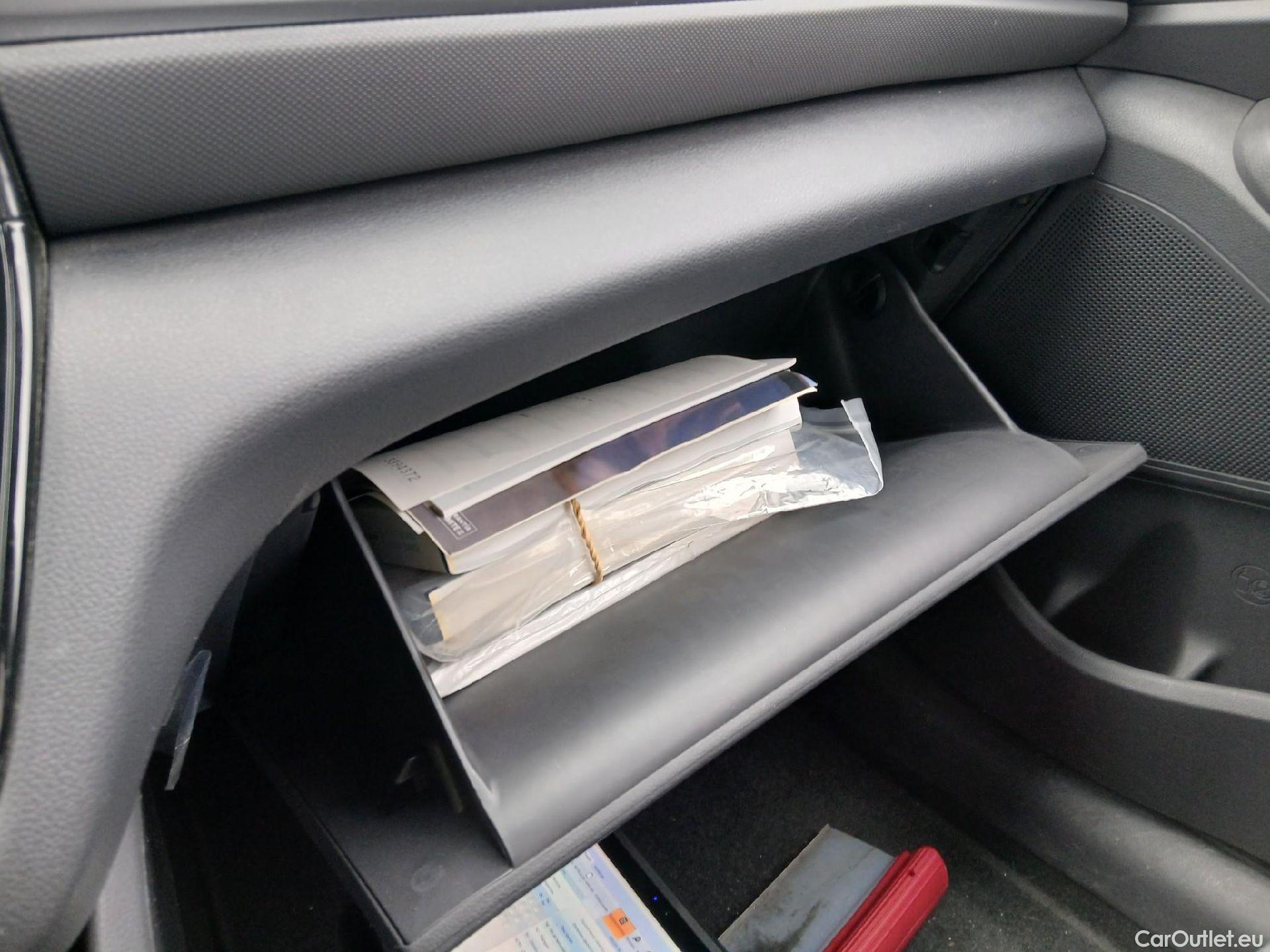  Hyundai   Ioniq HYUNDAI / 2019 / 5P / berlina con portón 1.6 GDI PHEV Tecno DCT #1