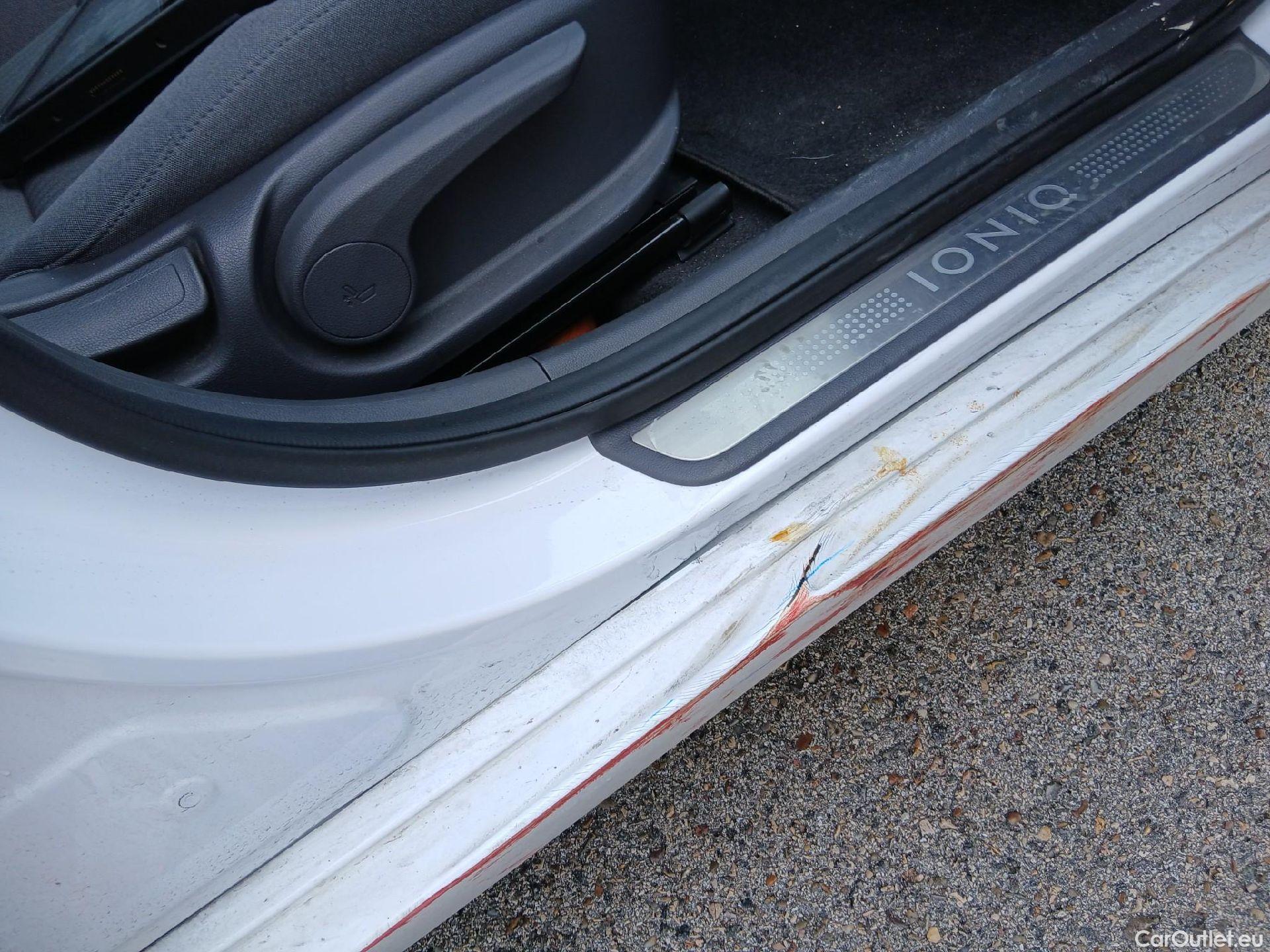  Hyundai   Ioniq HYUNDAI / 2019 / 5P / berlina con portón 1.6 GDI PHEV Tecno DCT #40