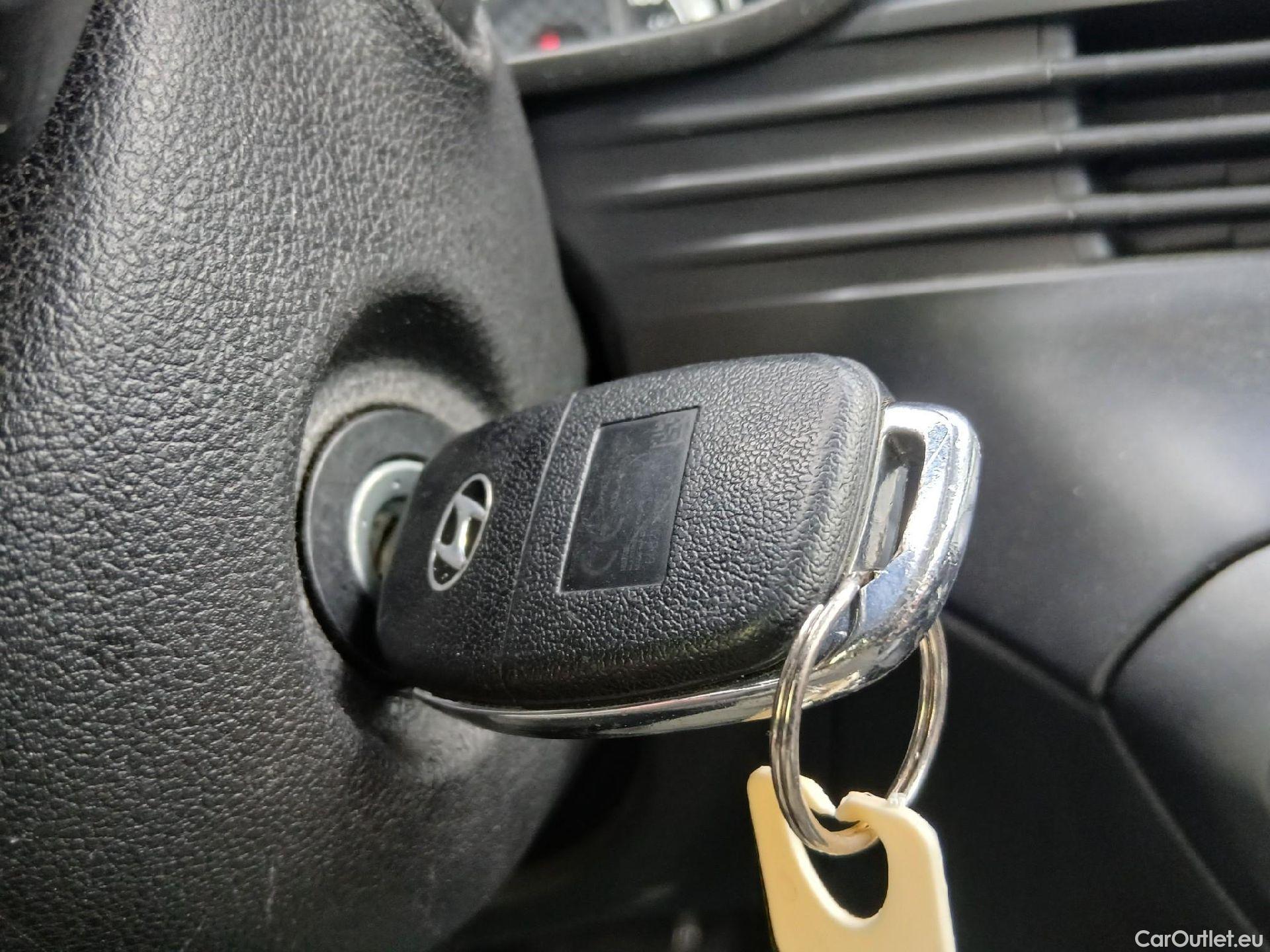  Hyundai  i20 HYUNDAI  / 2020 / 5P / berlina con portón 1.0 TGDI 74kW (100CV) 48V Essence #54