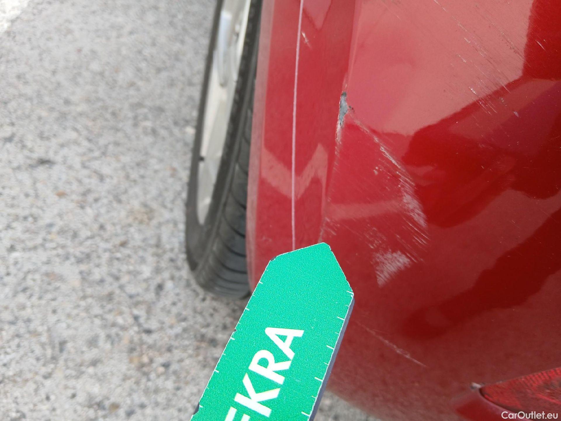  Hyundai  i10 HYUNDAI  / 2020 / 5P / berlina con portón 1.0 Klass #16