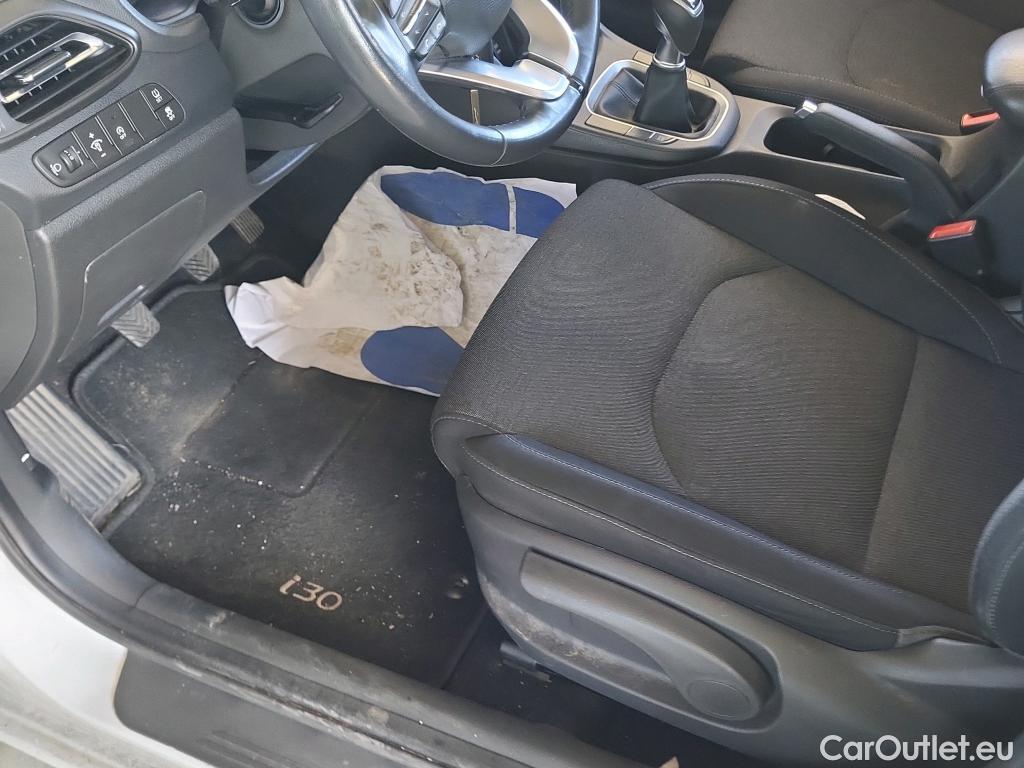  Hyundai  i30 HYUNDAI  / 2020 / 5P / berlina con portón 1.0 TGDI 48V Klass #18