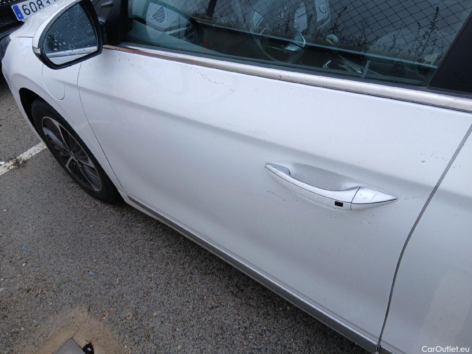  Hyundai   Ioniq HYUNDAI / 2019 / 5P / berlina con portón 1.6 GDI PHEV Tecno DCT #14