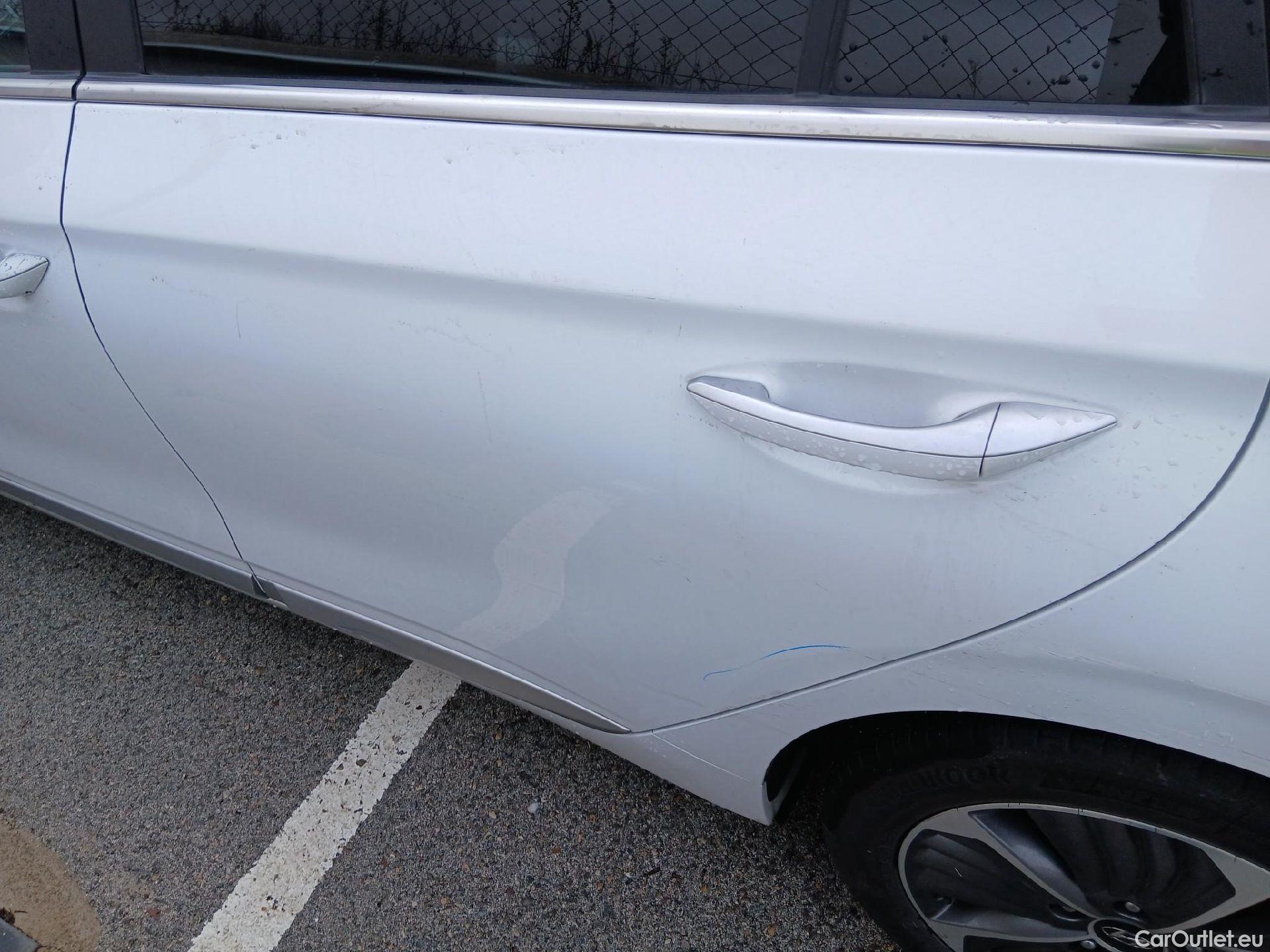  Hyundai   Ioniq HYUNDAI / 2019 / 5P / berlina con portón 1.6 GDI PHEV Tecno DCT #17