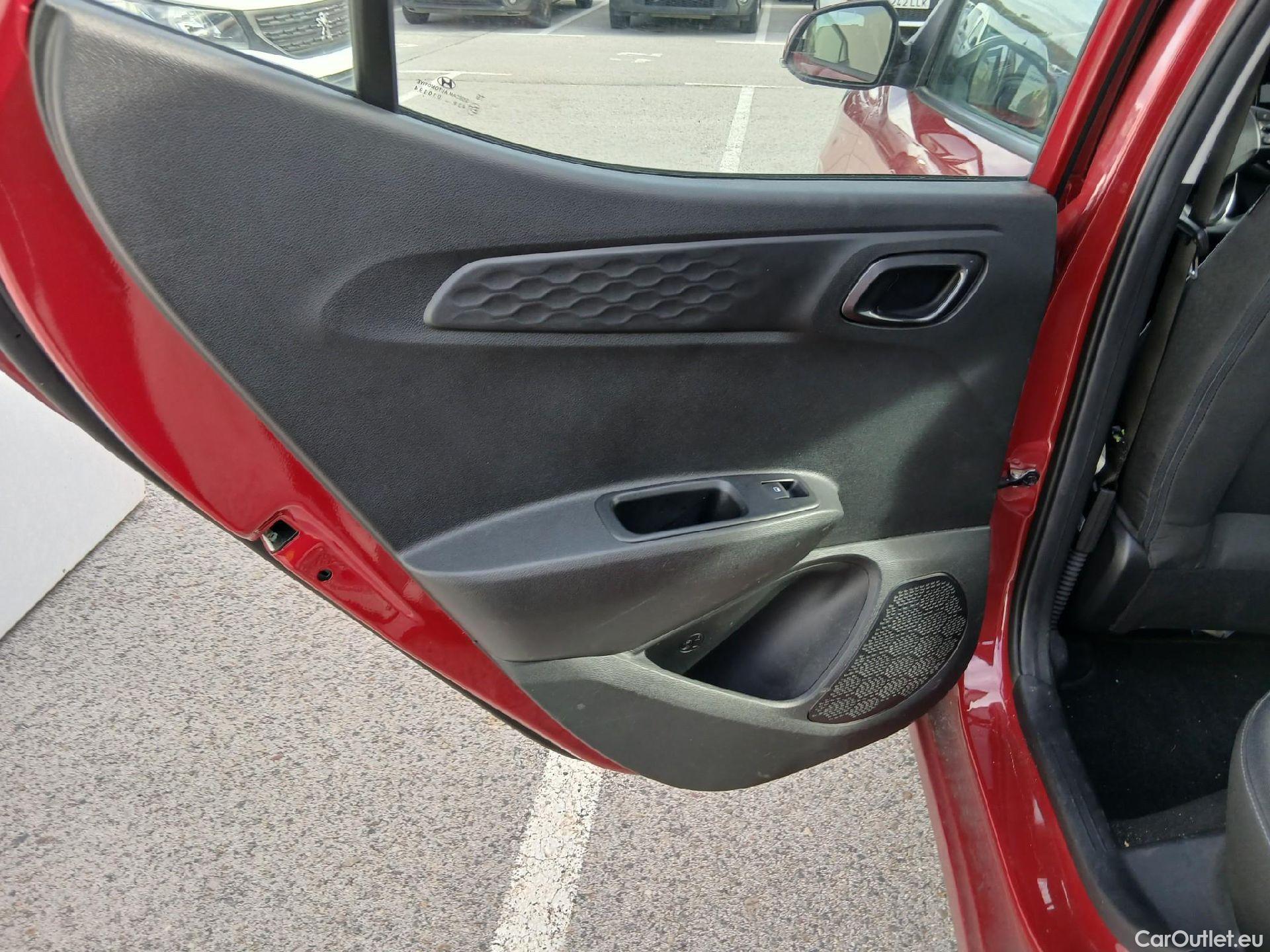  Hyundai  i10 HYUNDAI  / 2020 / 5P / berlina con portón 1.0 Klass #12