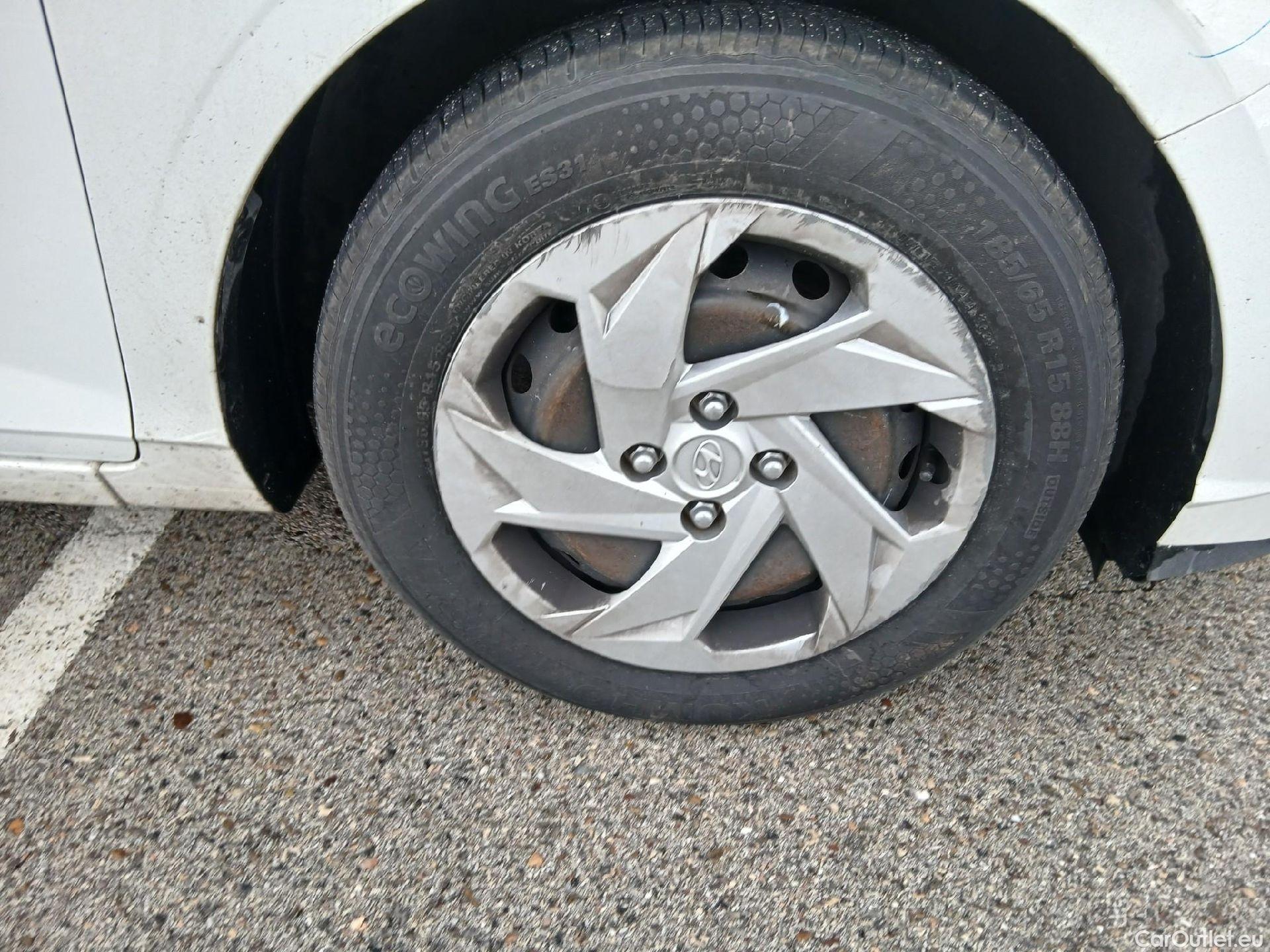  Hyundai  i20 HYUNDAI  / 2020 / 5P / berlina con portón 1.0 TGDI 74kW (100CV) 48V Essence #42