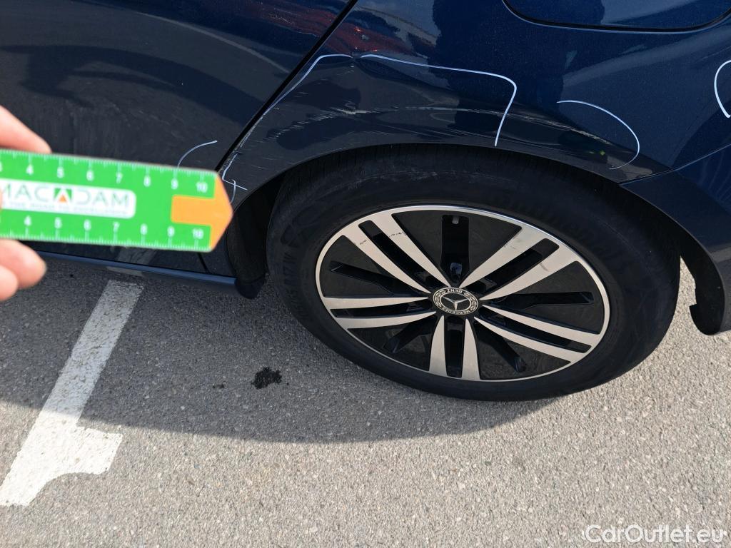  Mercedes  A-Klasse MERCEDES-BENZ Clase A / 2018 / 5P / berlina con portón A 180 d #4