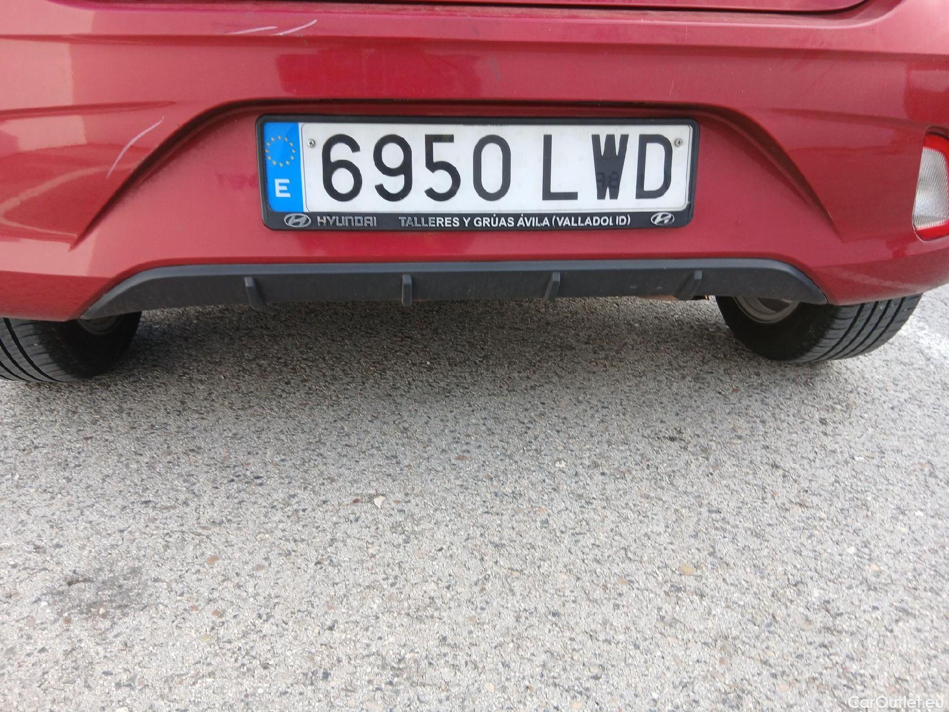  Hyundai  i10 HYUNDAI  / 2020 / 5P / berlina con portón 1.0 Klass #18