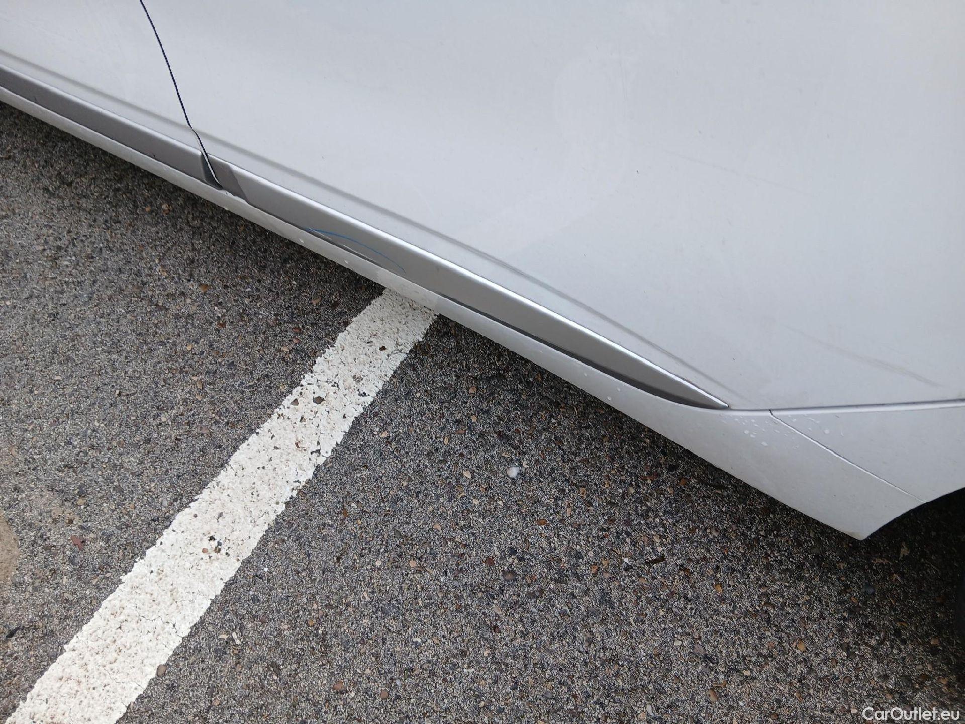  Hyundai   Ioniq HYUNDAI / 2019 / 5P / berlina con portón 1.6 GDI PHEV Tecno DCT #19