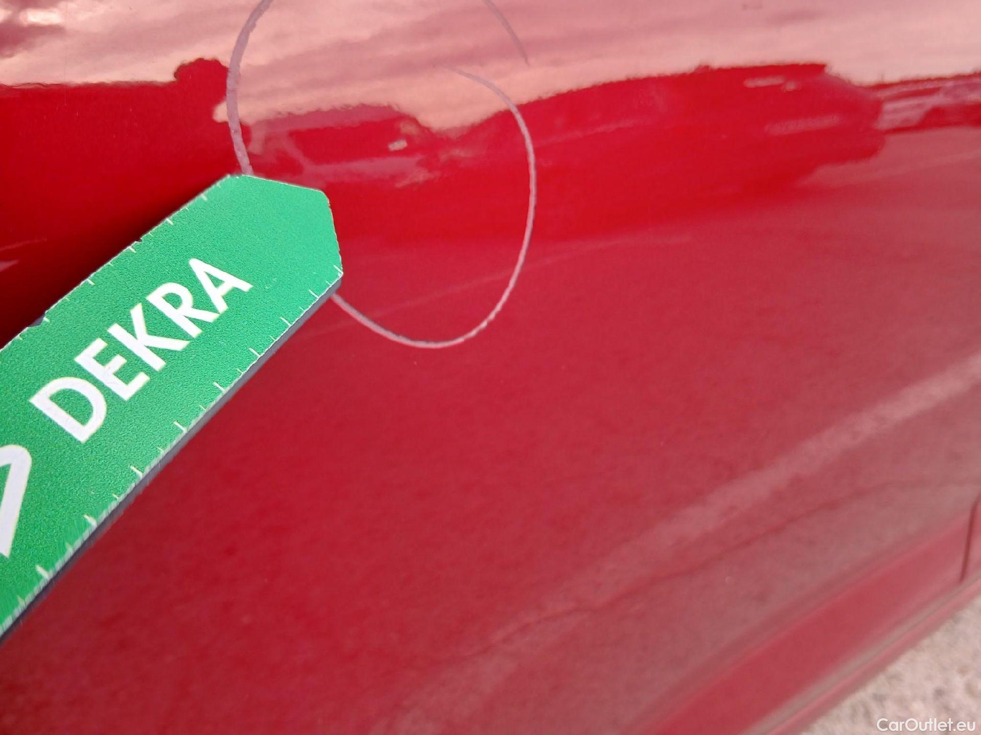  Hyundai  i10 HYUNDAI  / 2020 / 5P / berlina con portón 1.0 Klass #24