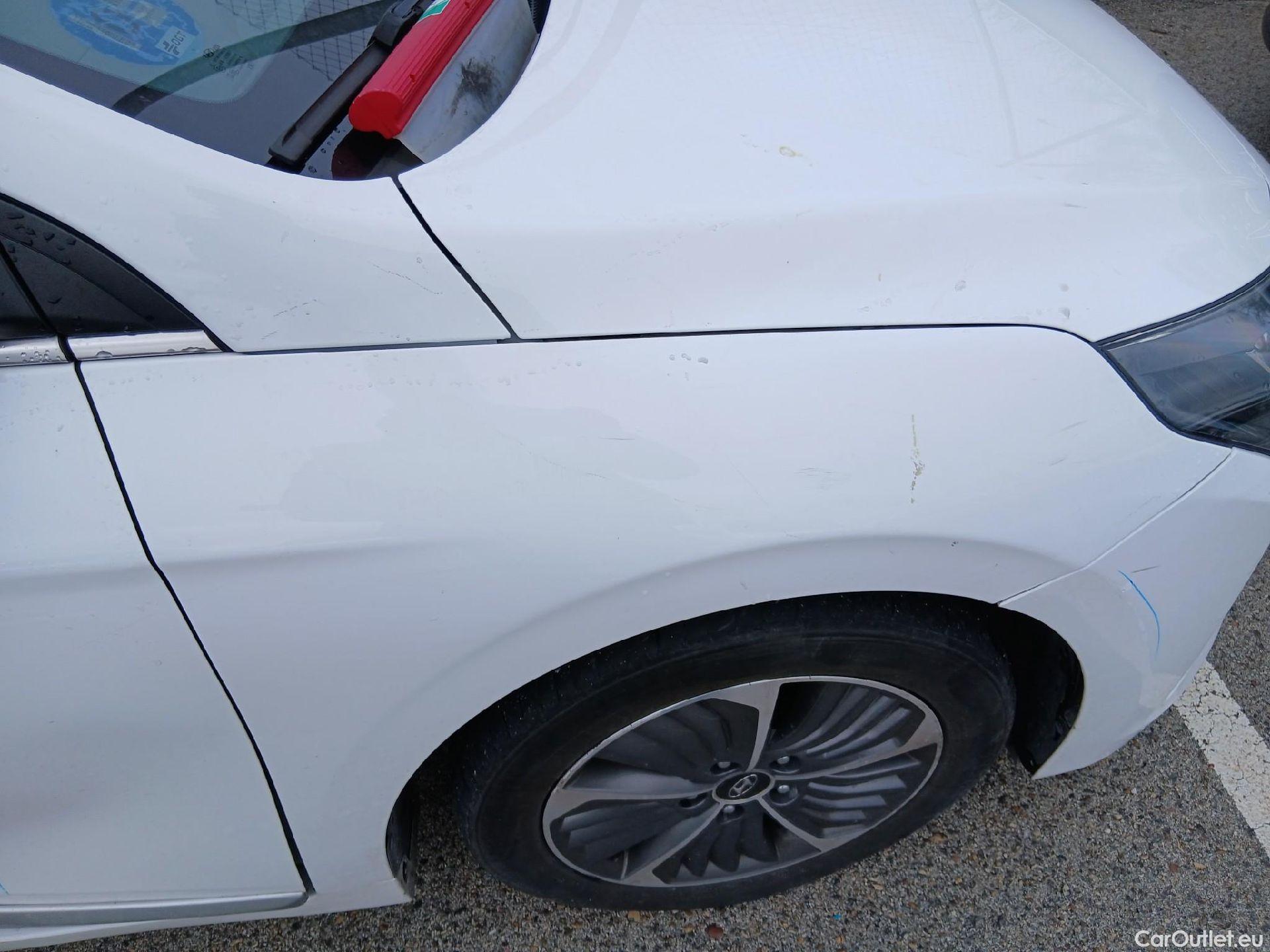  Hyundai   Ioniq HYUNDAI / 2019 / 5P / berlina con portón 1.6 GDI PHEV Tecno DCT #41