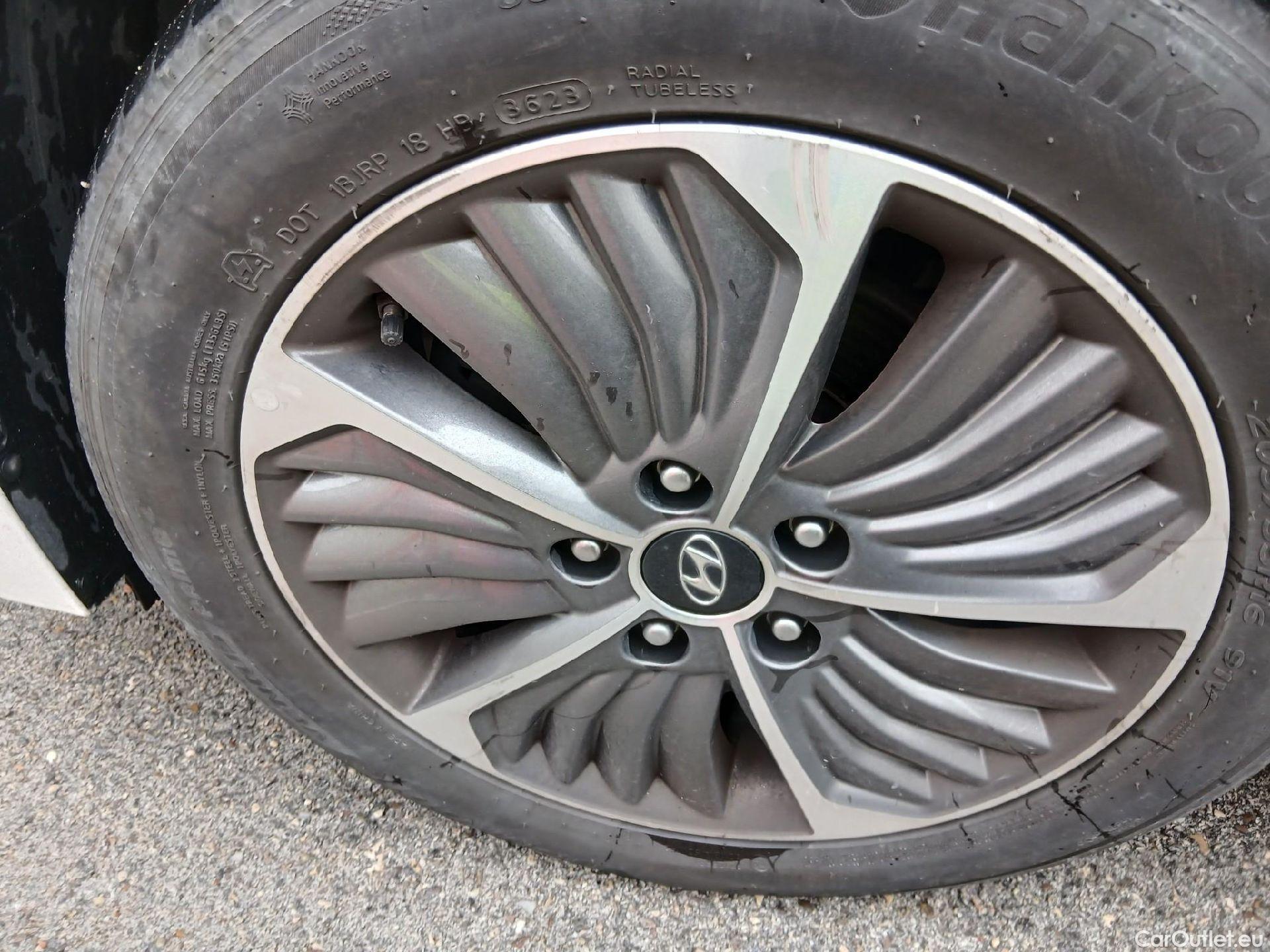  Hyundai   Ioniq HYUNDAI / 2019 / 5P / berlina con portón 1.6 GDI PHEV Tecno DCT #13