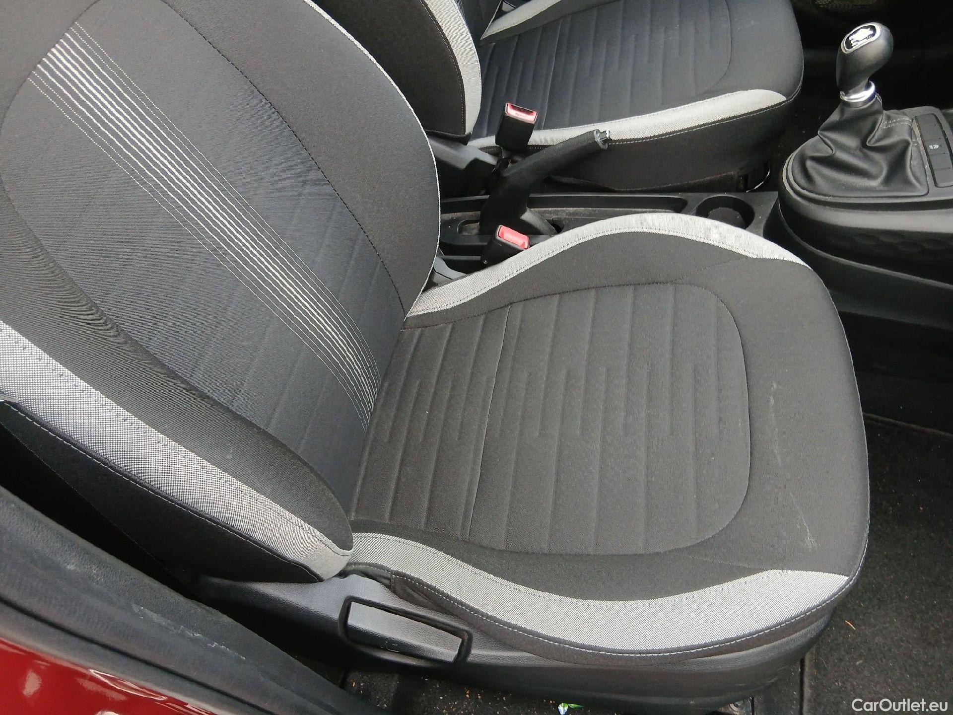  Hyundai  i10 HYUNDAI  / 2020 / 5P / berlina con portón 1.0 Klass #31