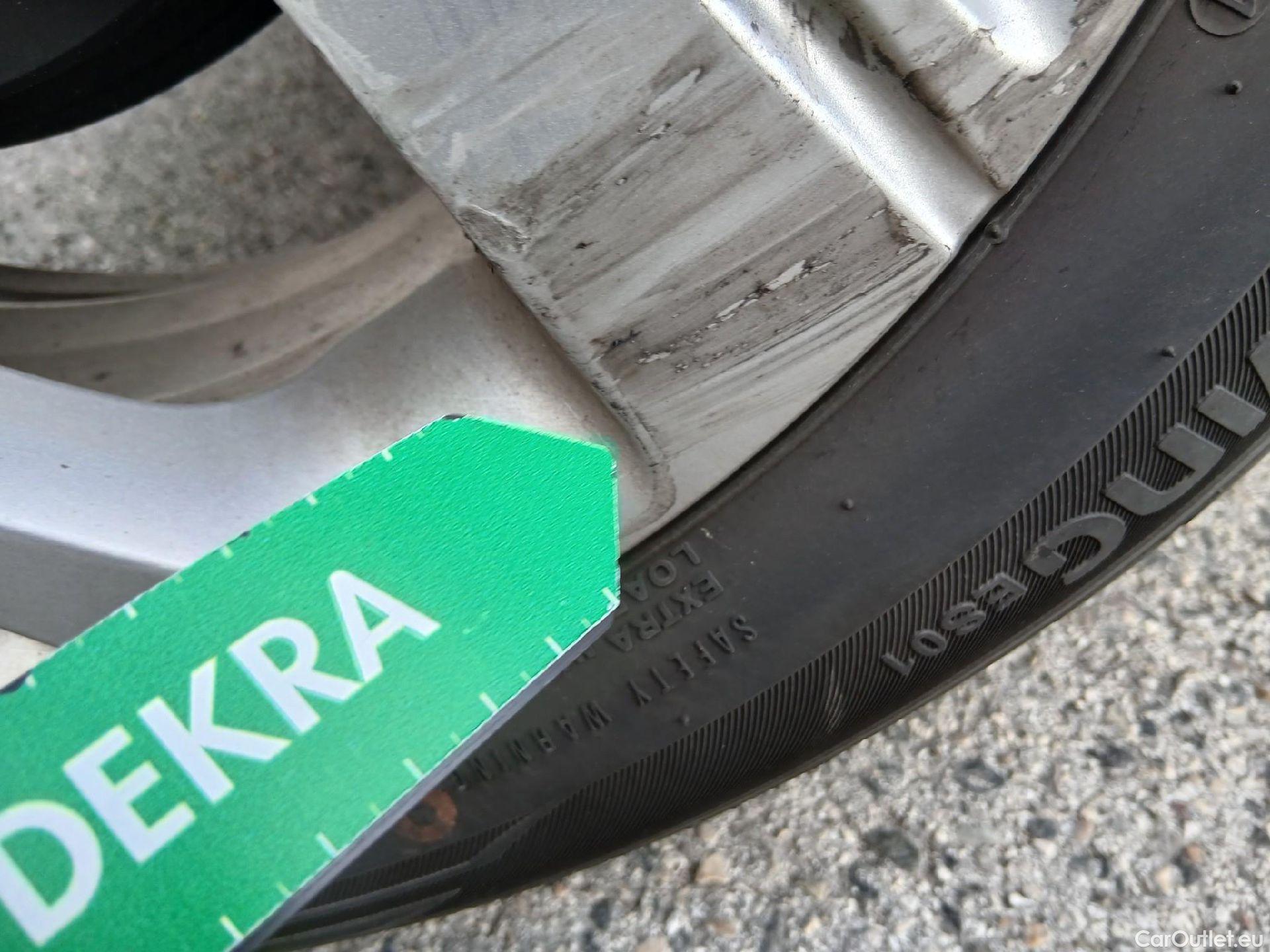  Hyundai  i10 HYUNDAI  / 2020 / 5P / berlina con portón 1.0 Klass #21