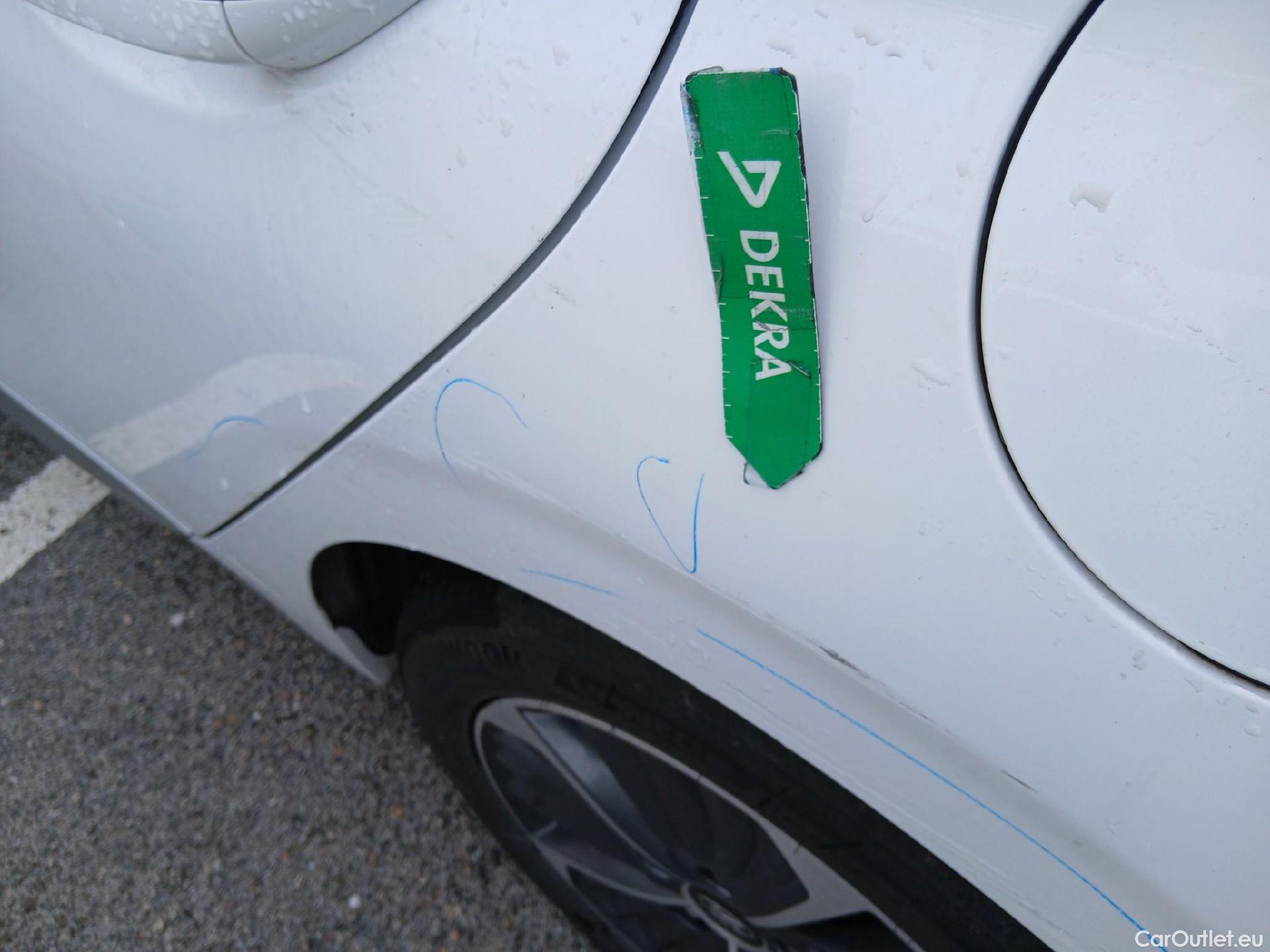  Hyundai   Ioniq HYUNDAI / 2019 / 5P / berlina con portón 1.6 GDI PHEV Tecno DCT #21